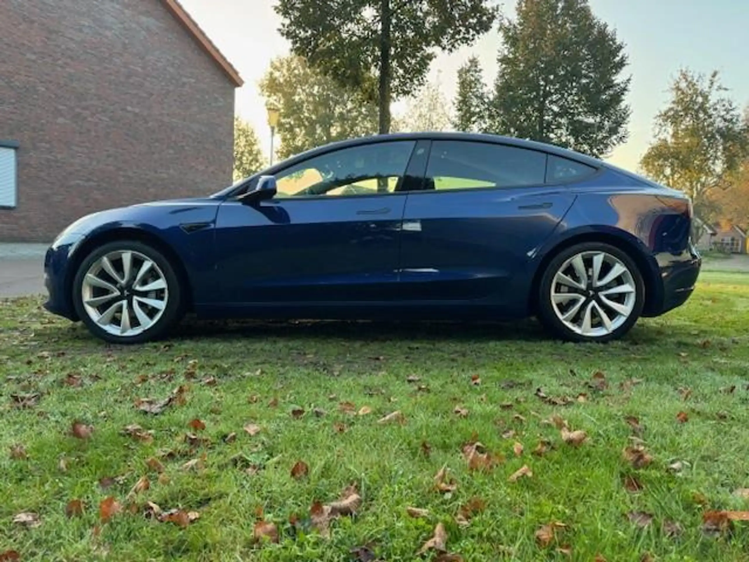 Tesla - Model 3