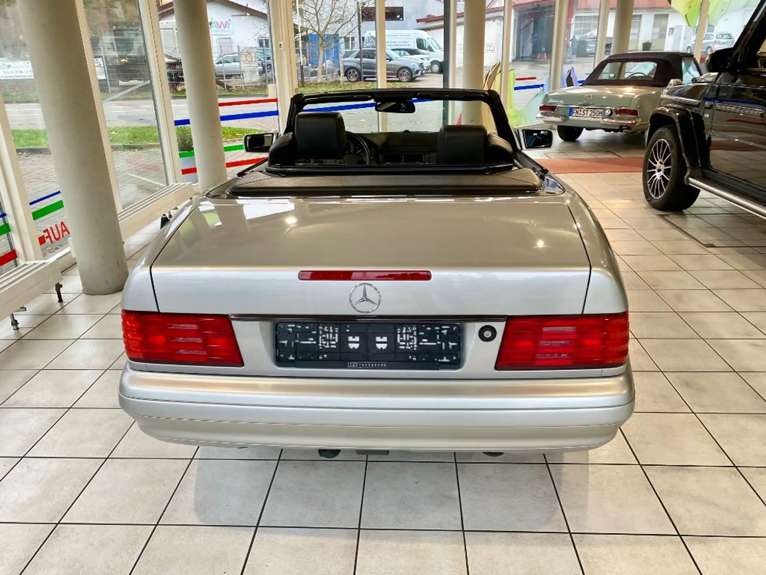 Mercedes-Benz - SL 320