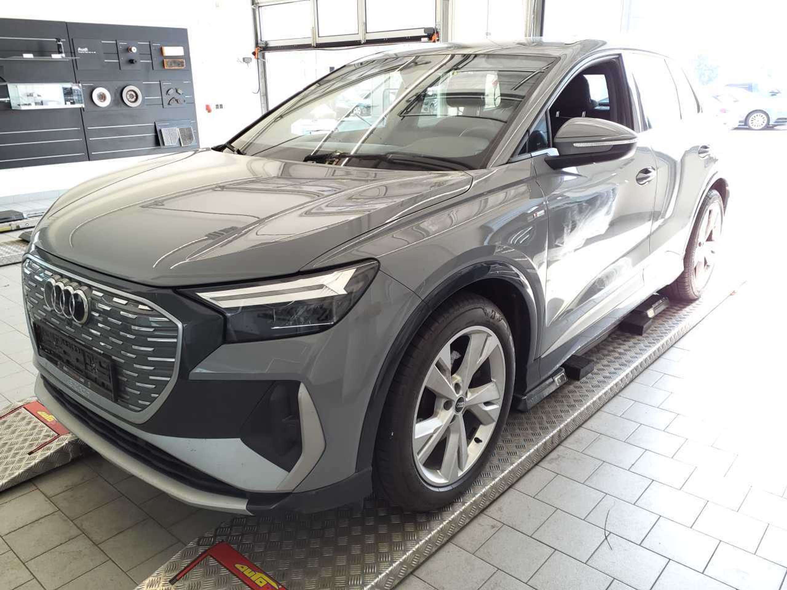 Audi - Q4 e-tron