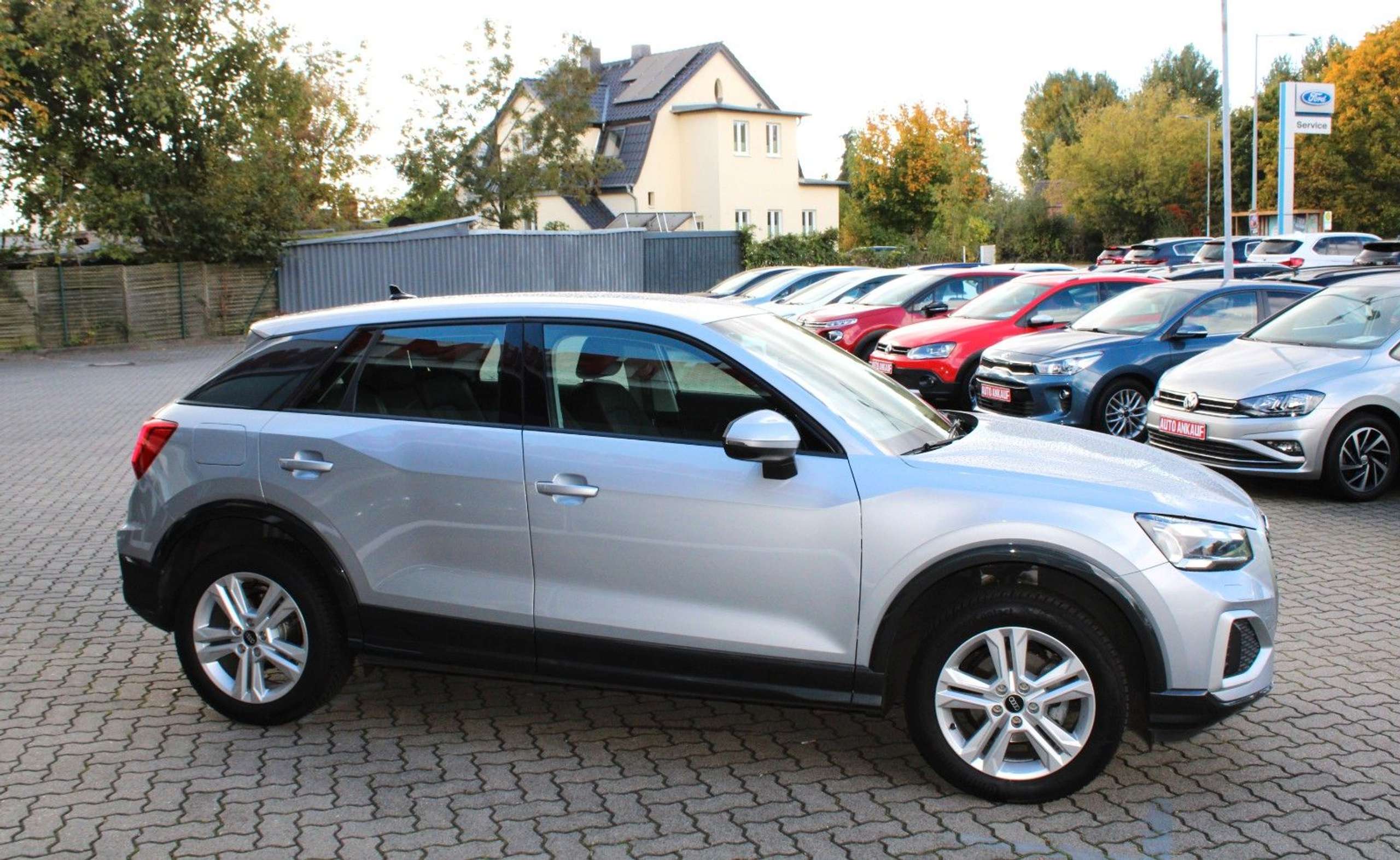 Audi - Q2