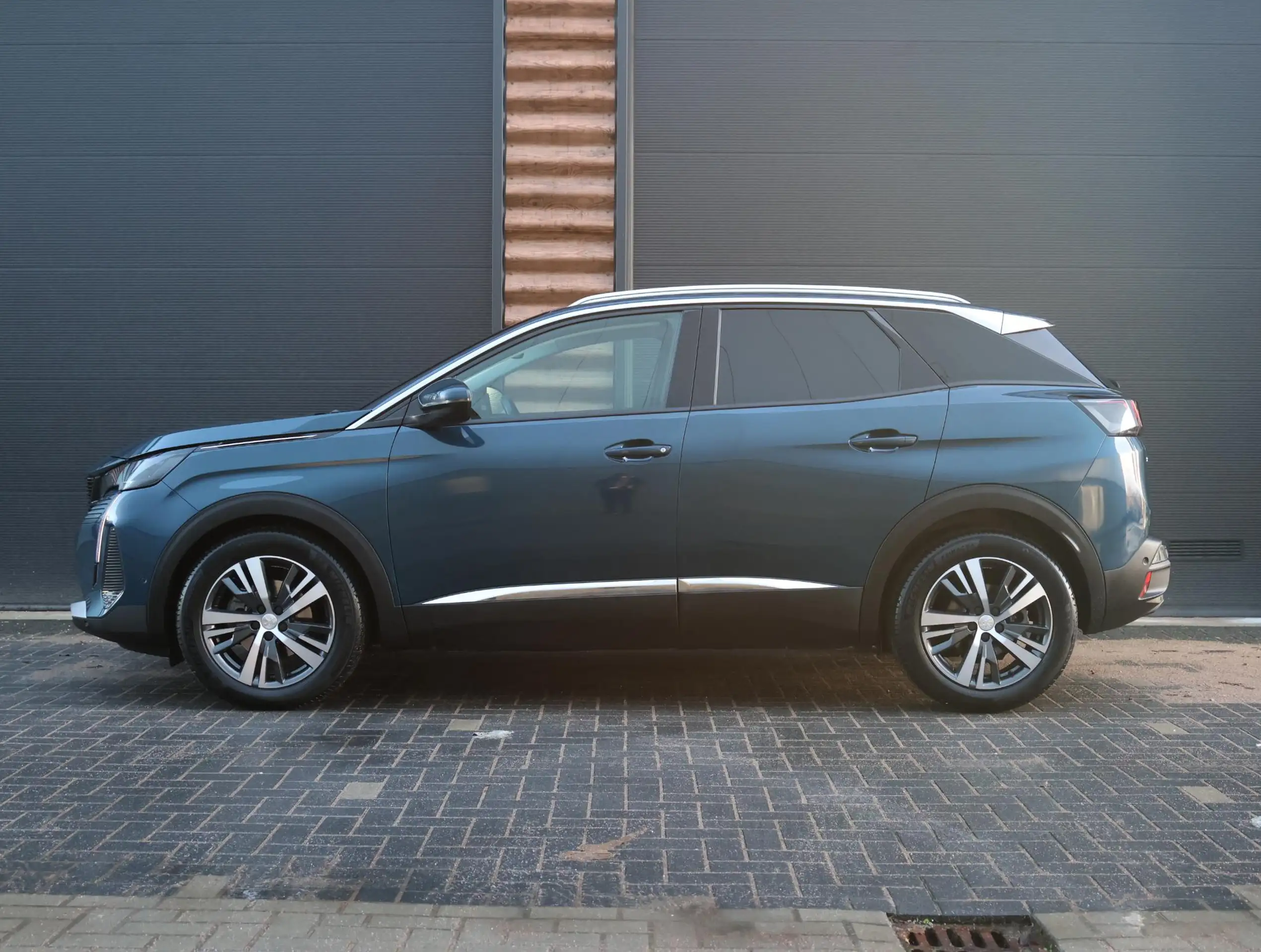 Peugeot - 3008