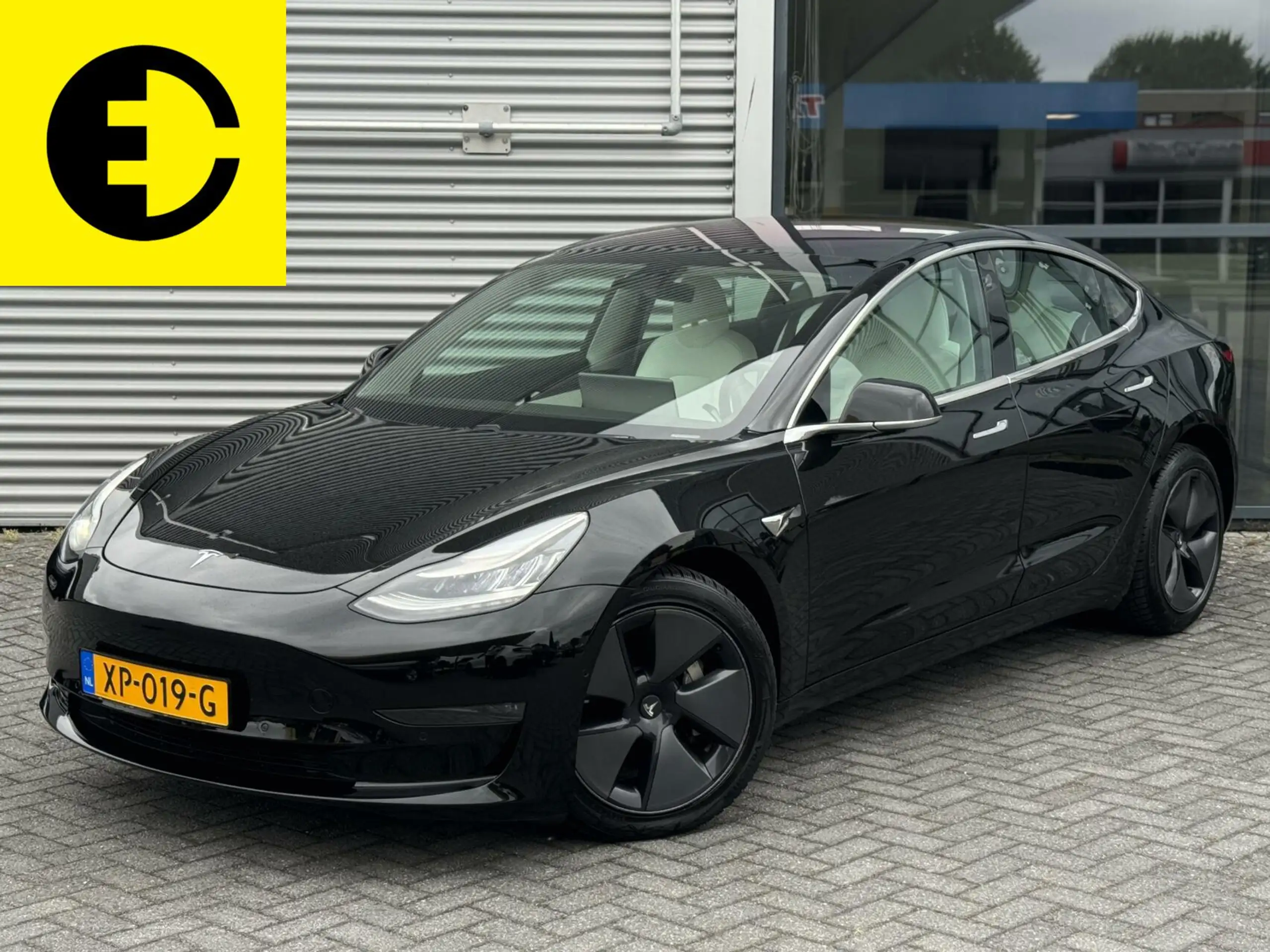 Tesla - Model 3