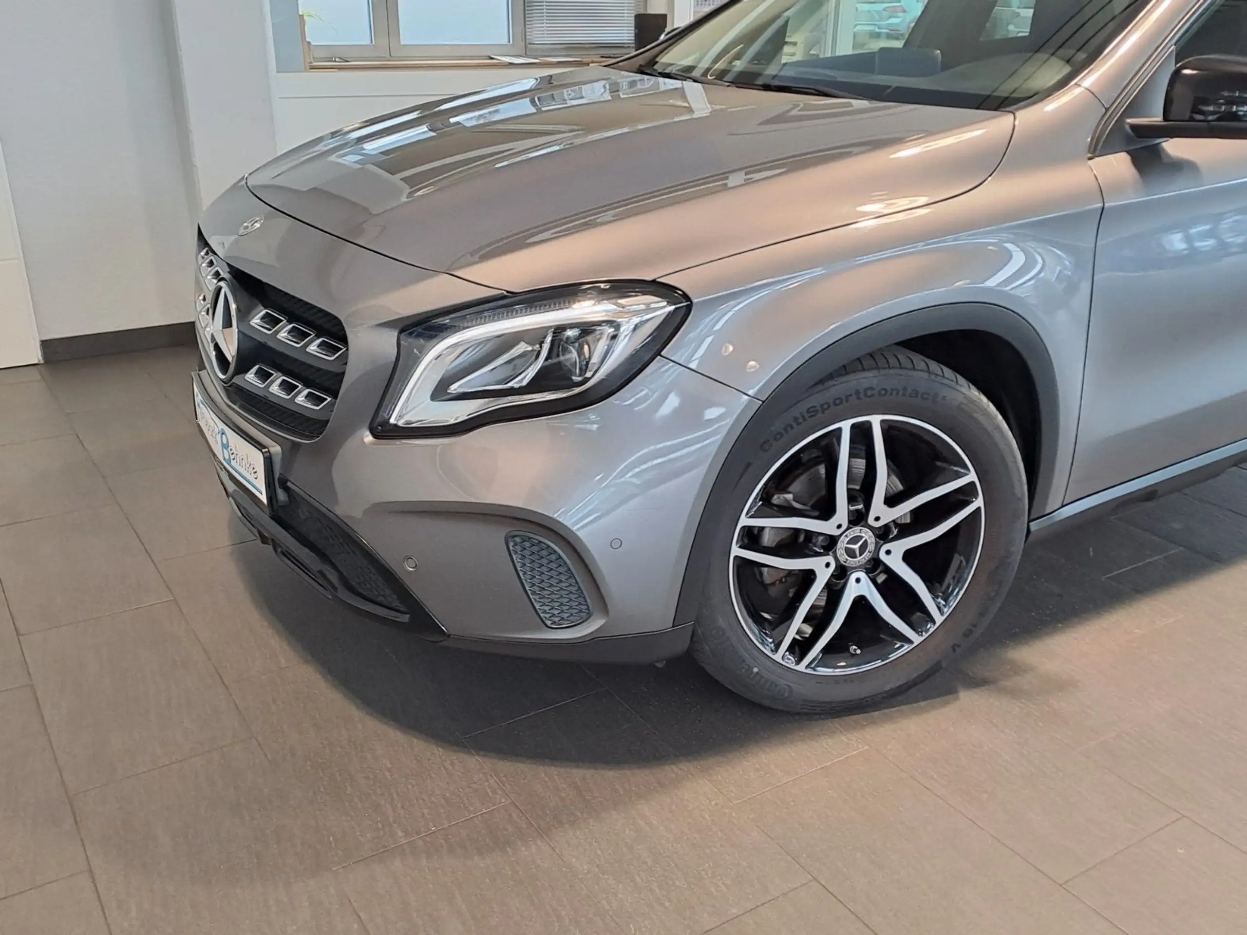 Mercedes-Benz - GLA 220