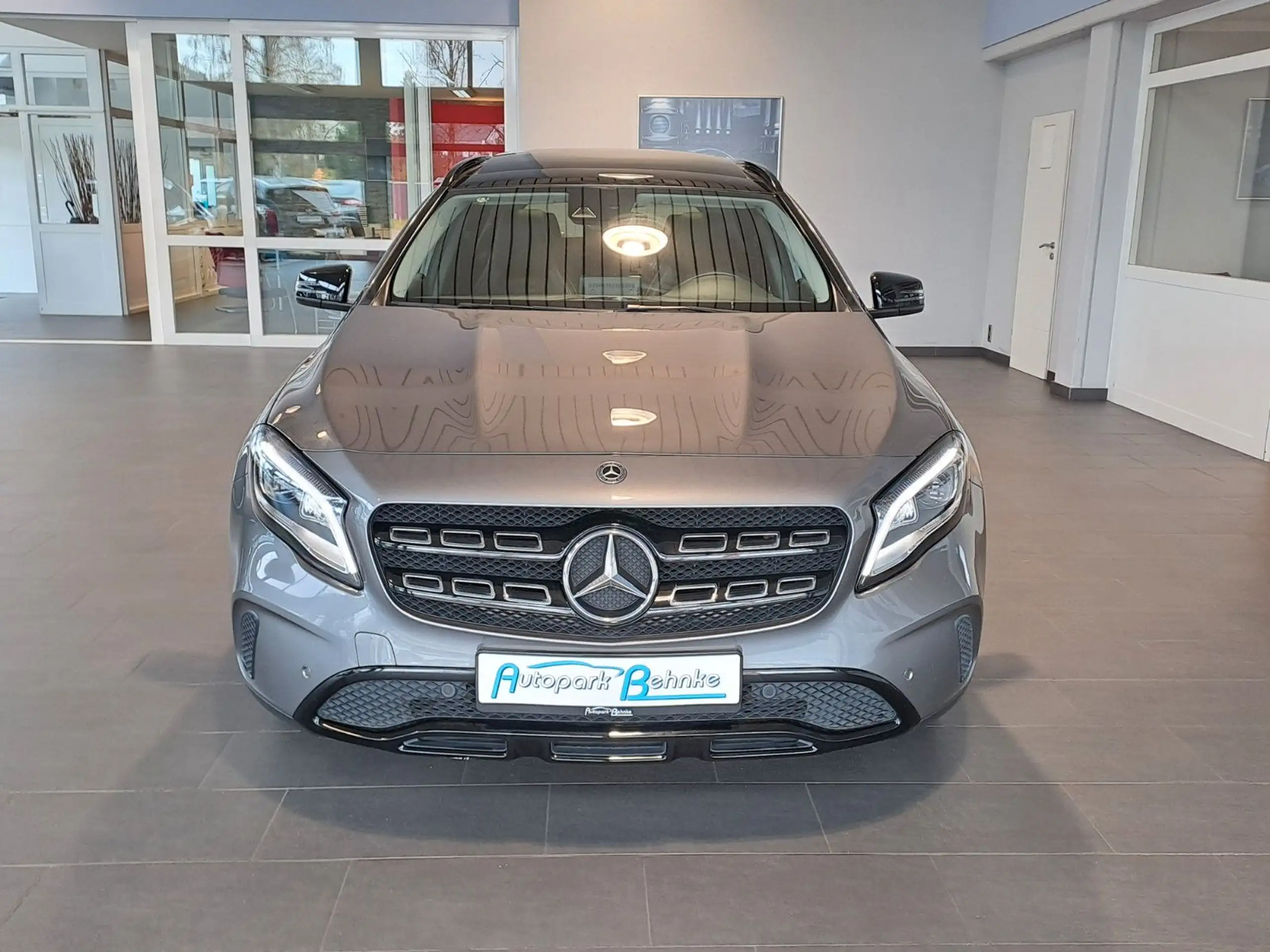 Mercedes-Benz - GLA 220