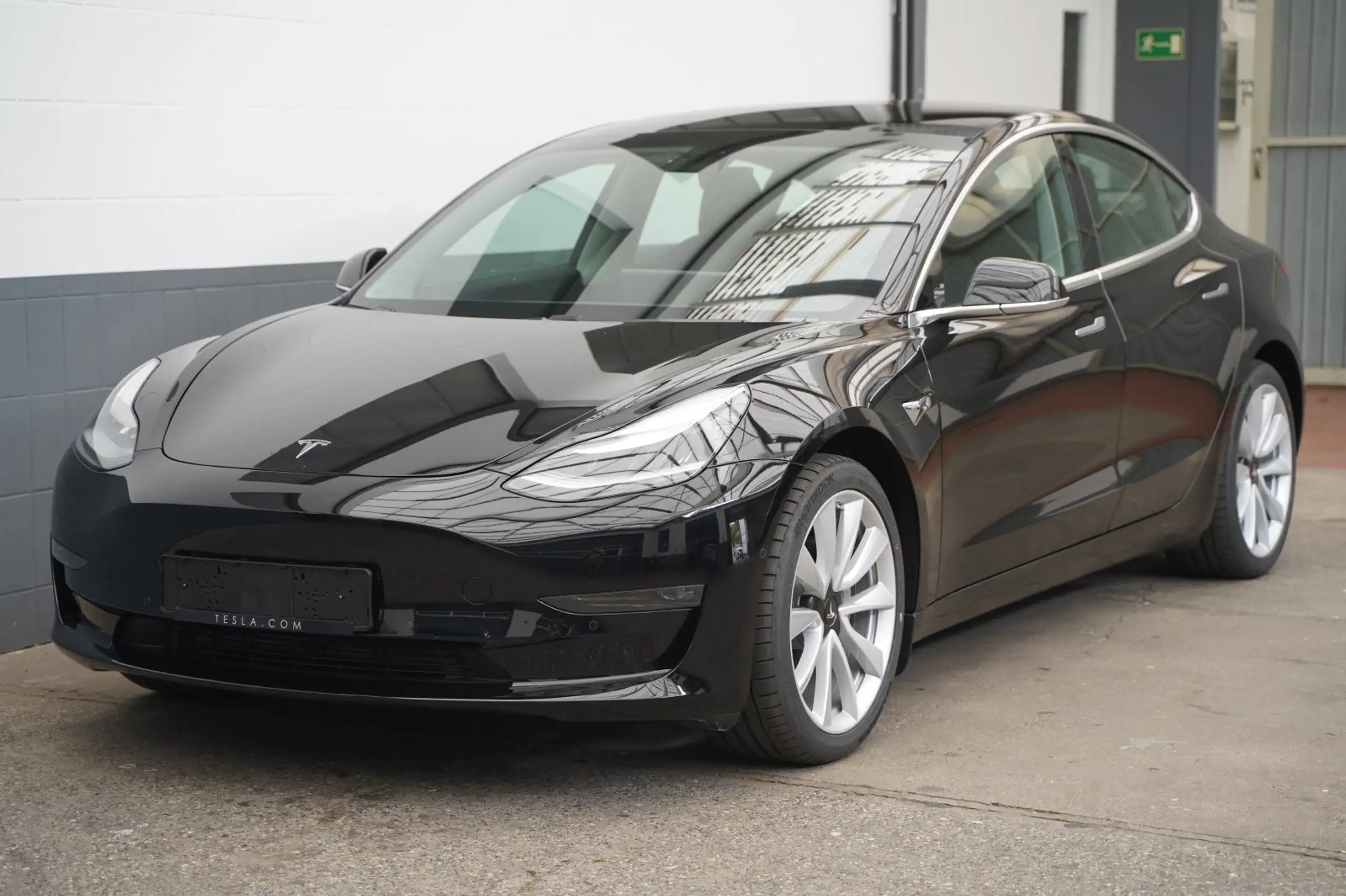 Tesla - Model 3