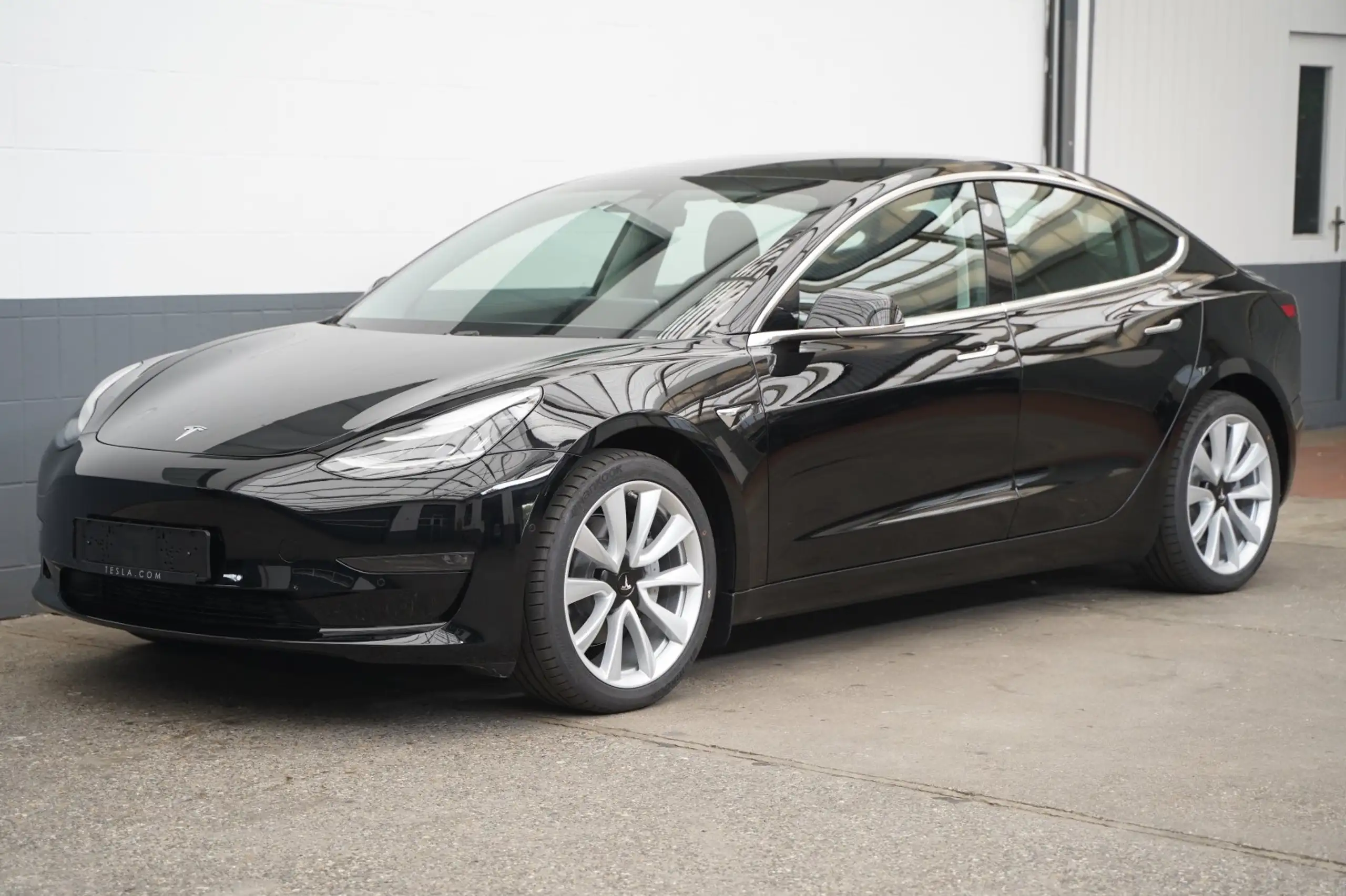 Tesla - Model 3