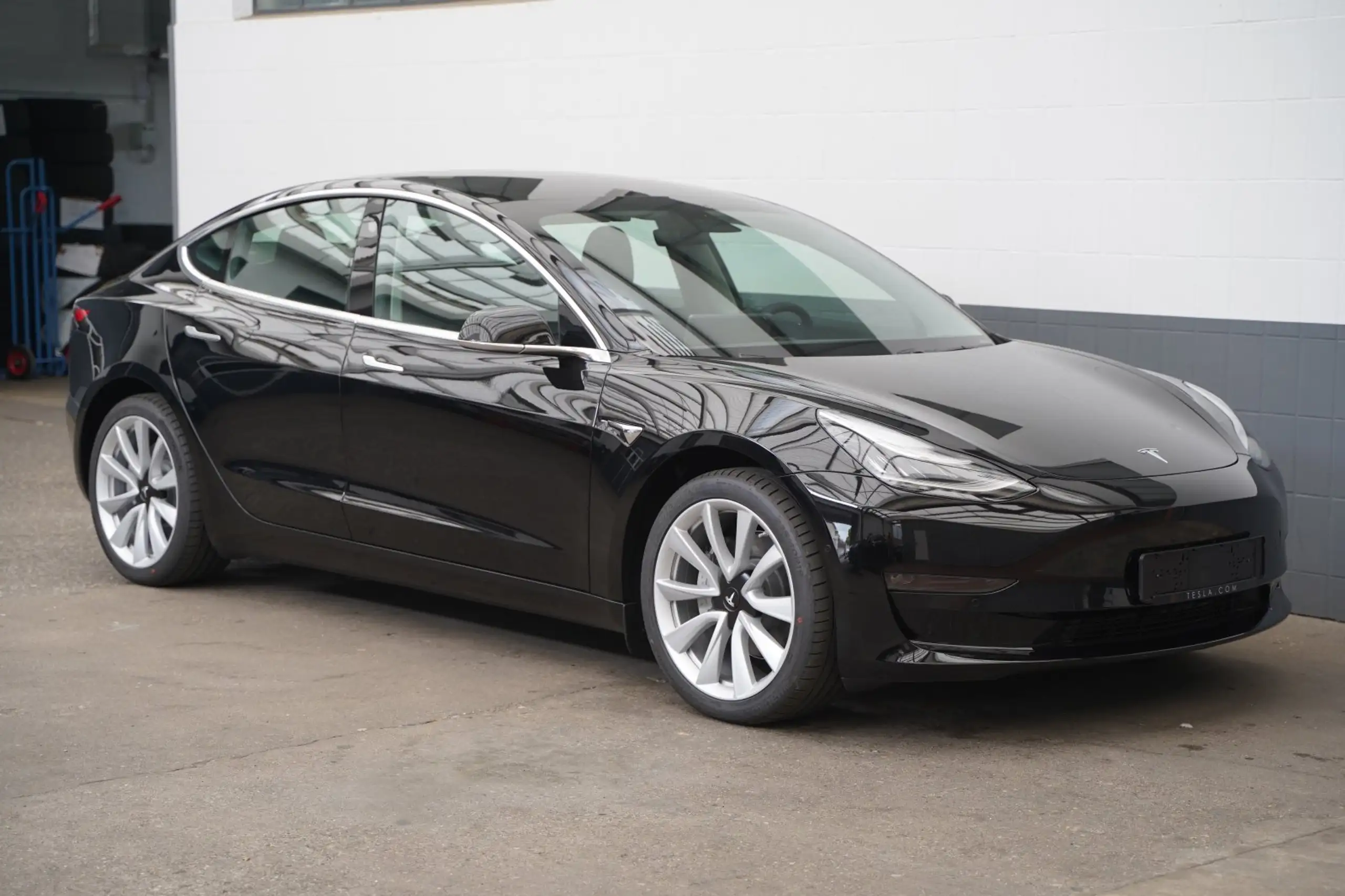 Tesla - Model 3