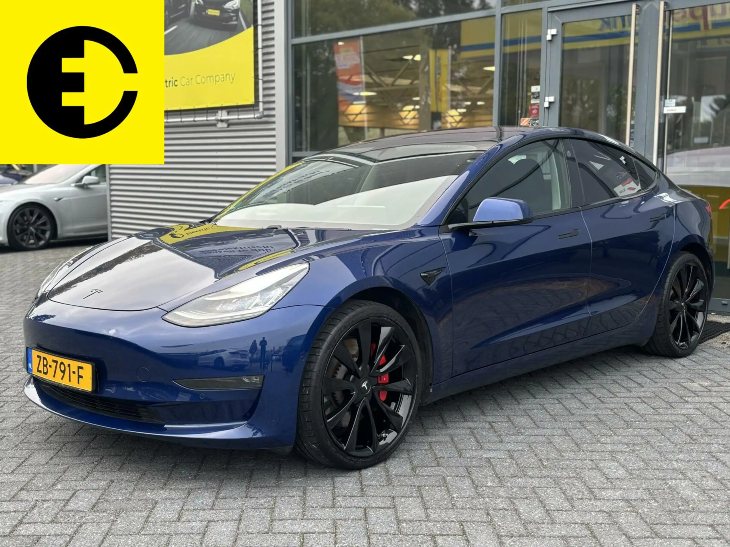 Tesla - Model 3