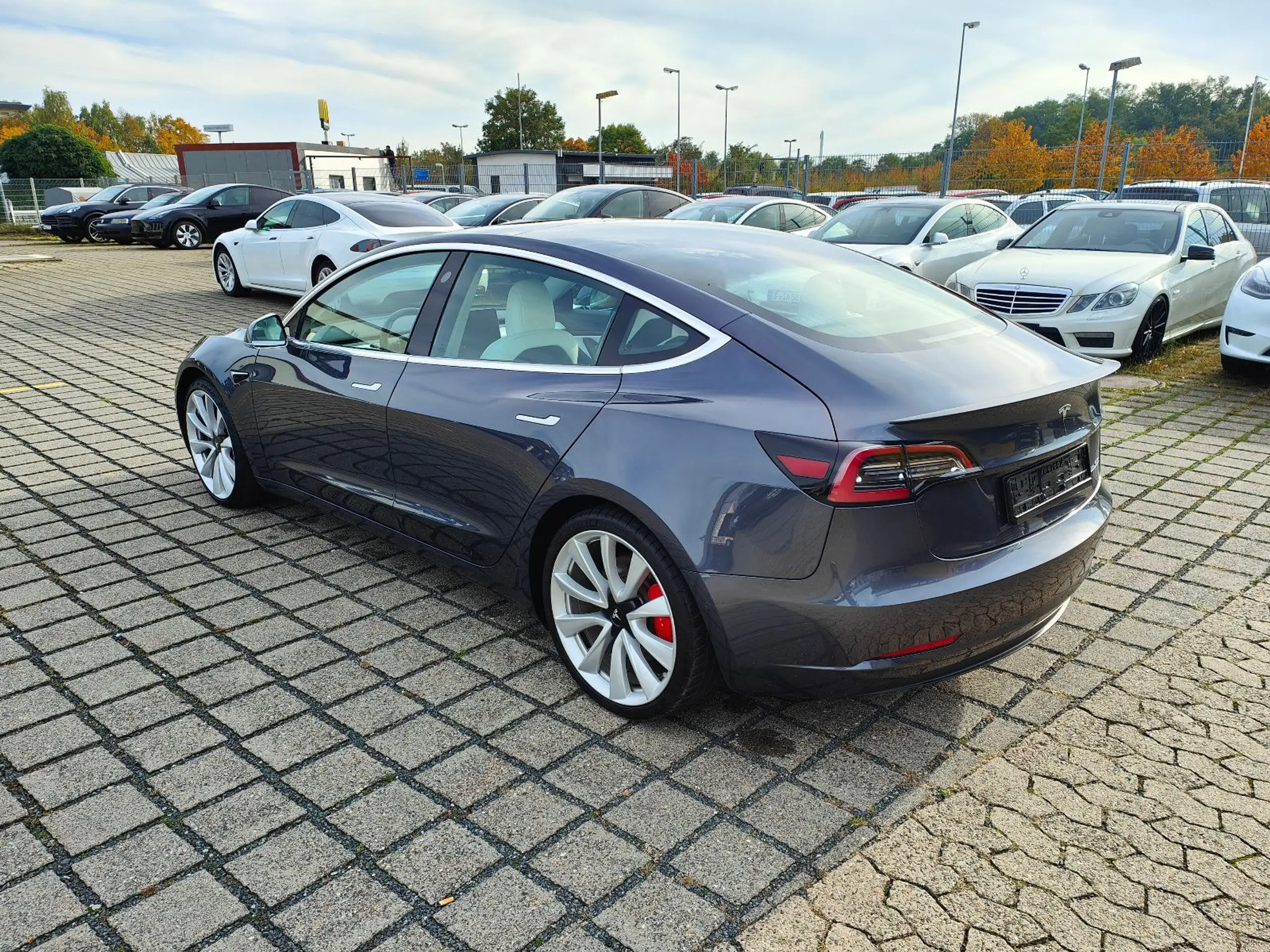 Tesla - Model 3