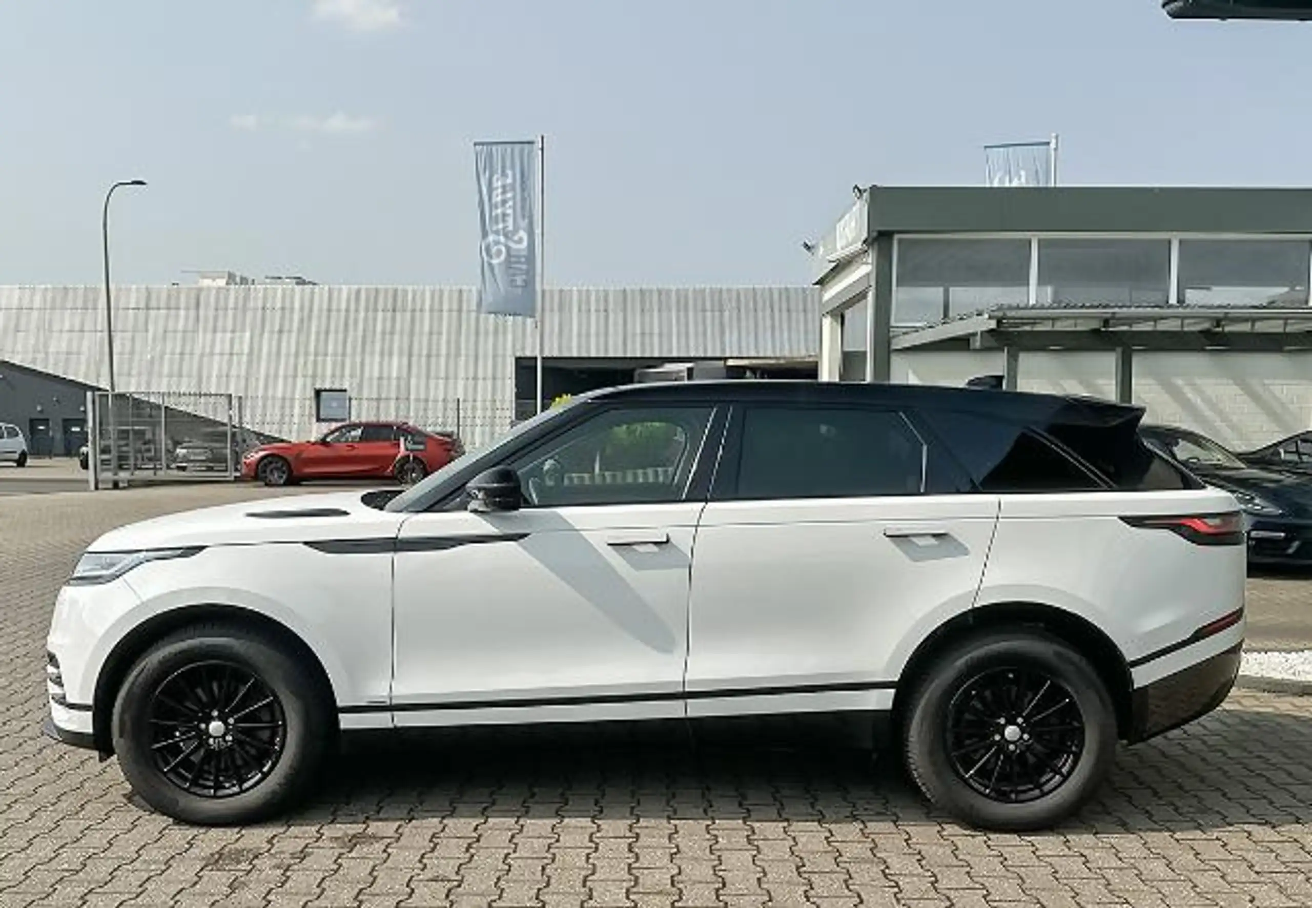 Land Rover - Range Rover Velar