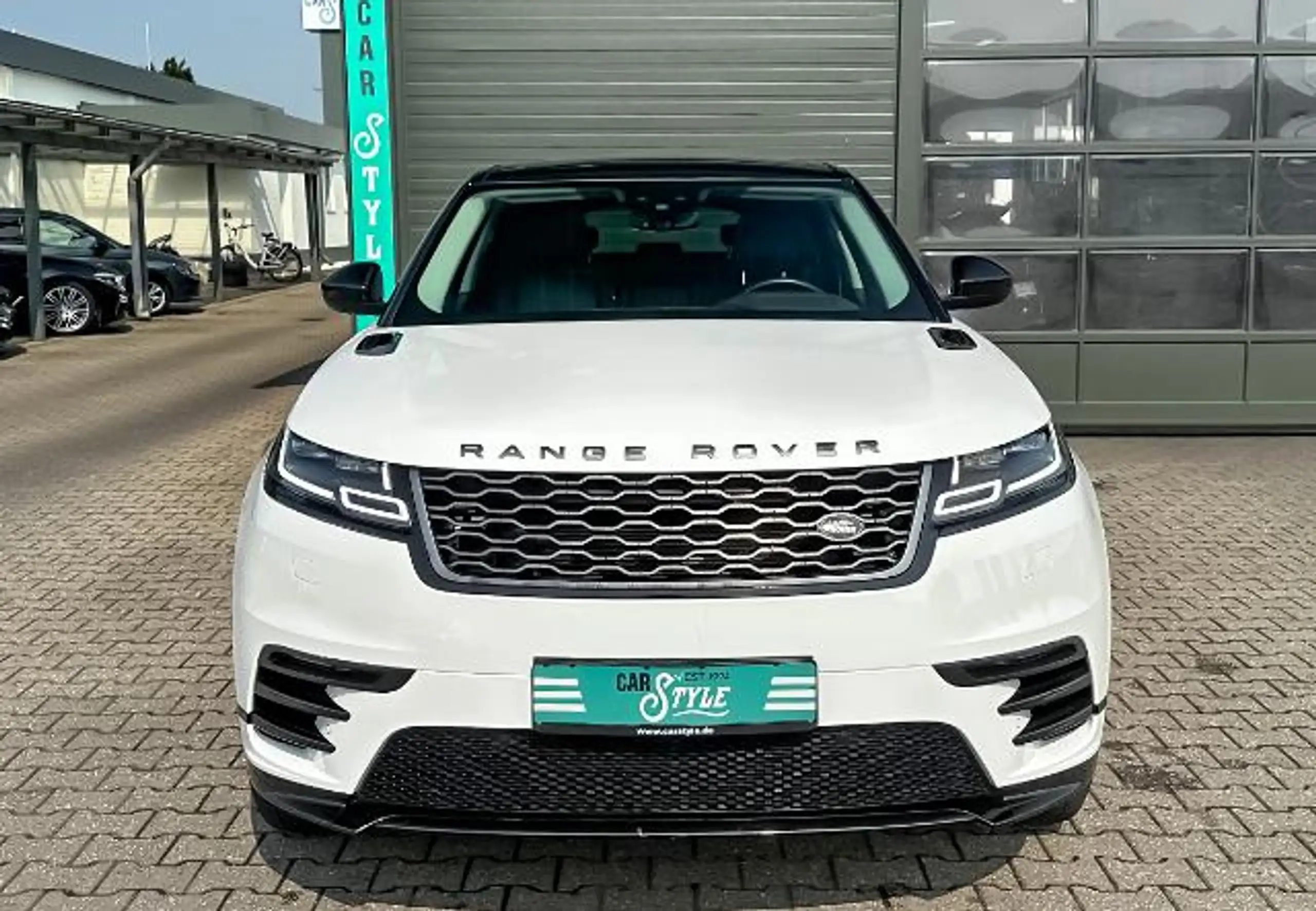 Land Rover - Range Rover Velar