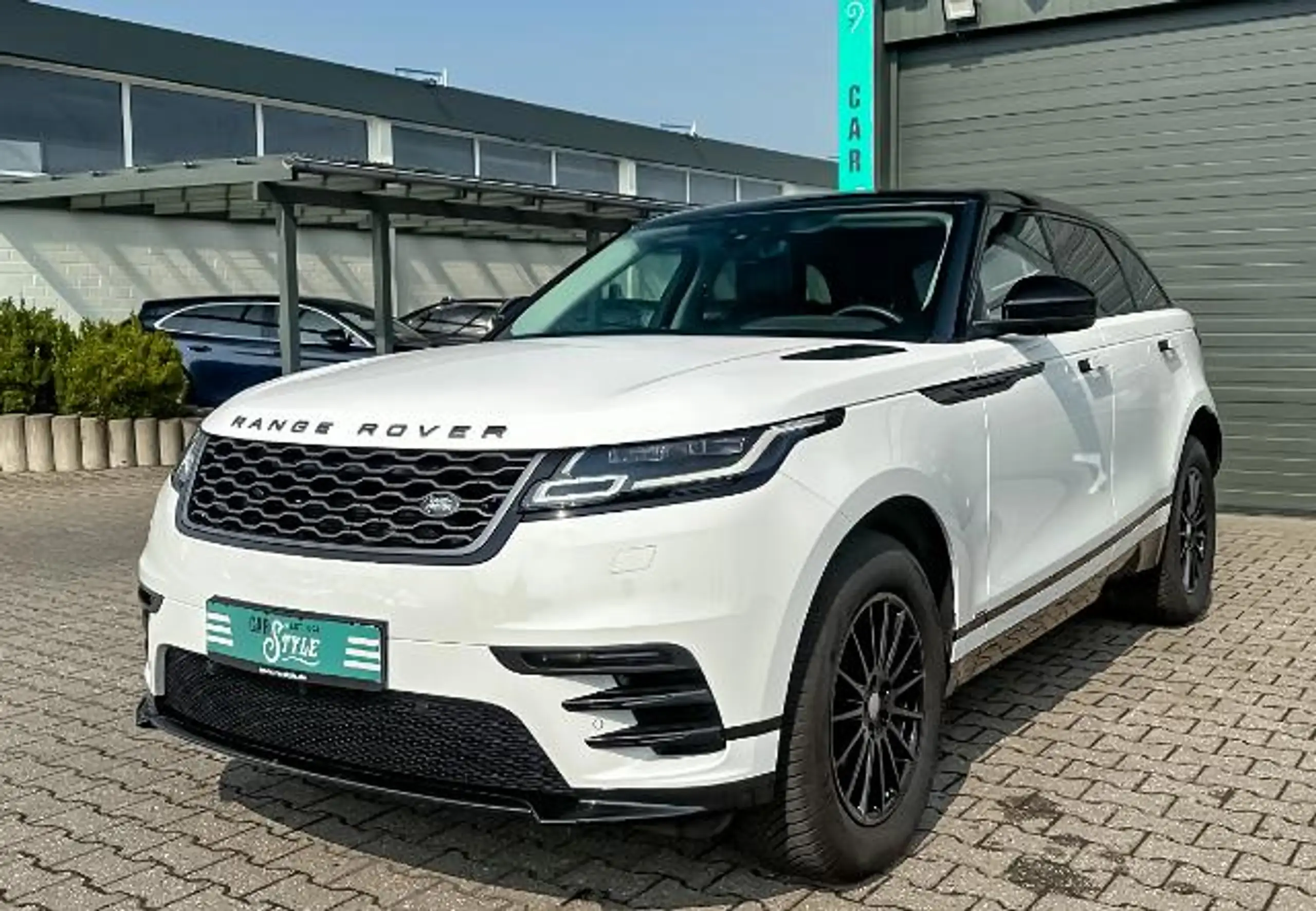 Land Rover - Range Rover Velar