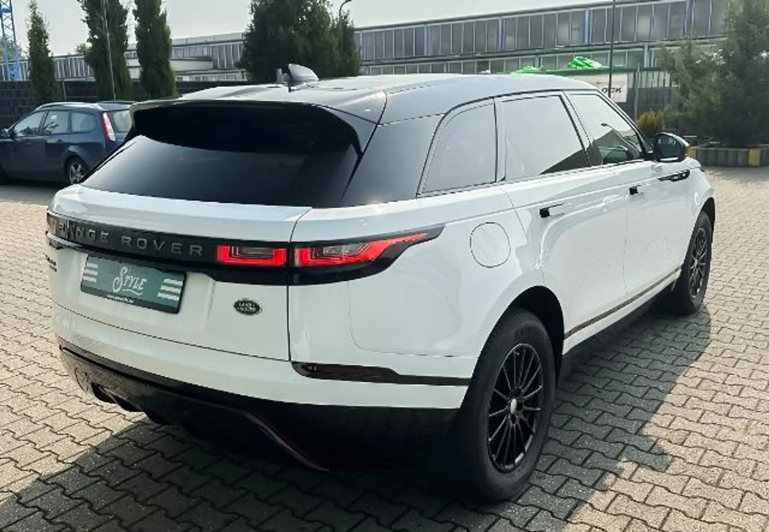 Land Rover - Range Rover Velar