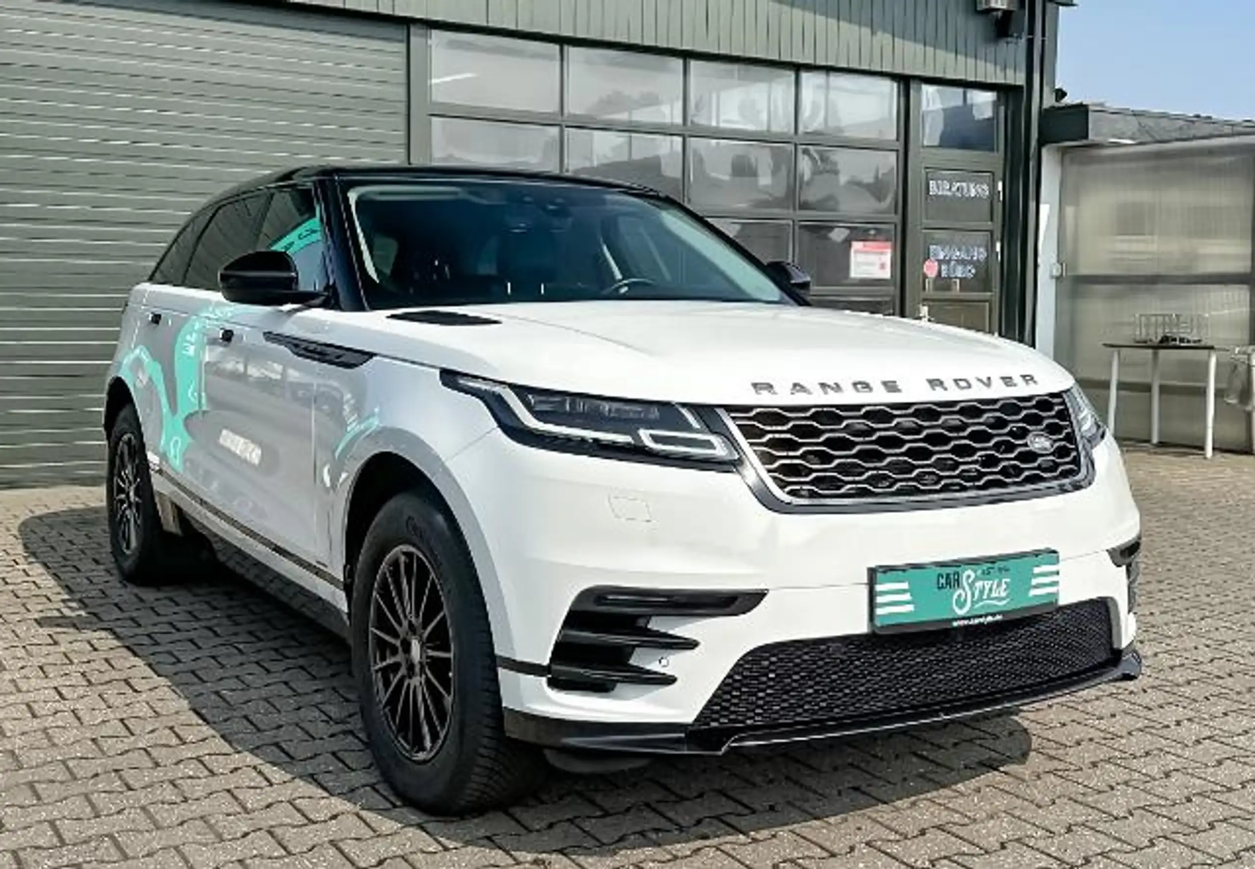 Land Rover - Range Rover Velar