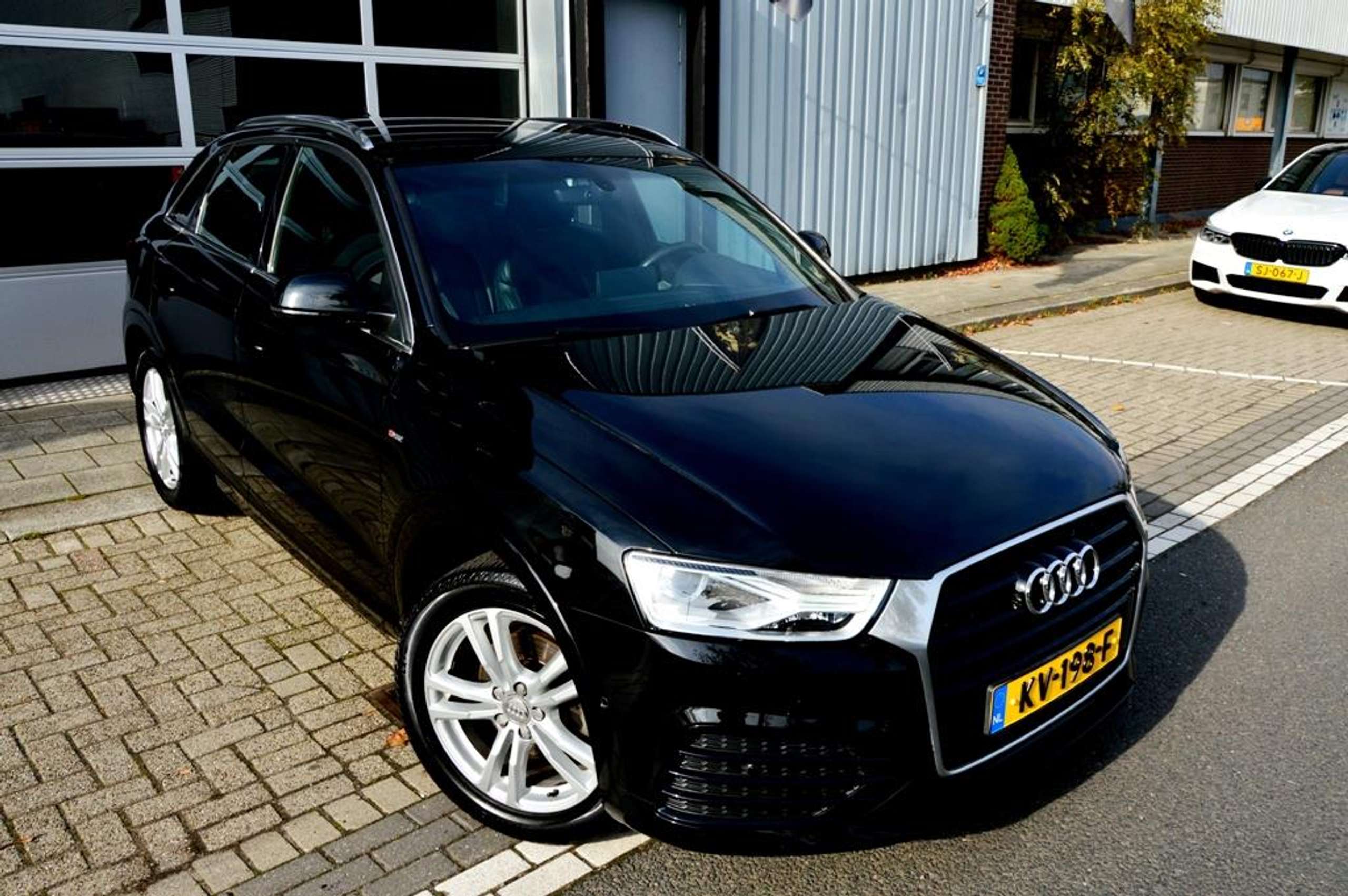 Audi - Q3