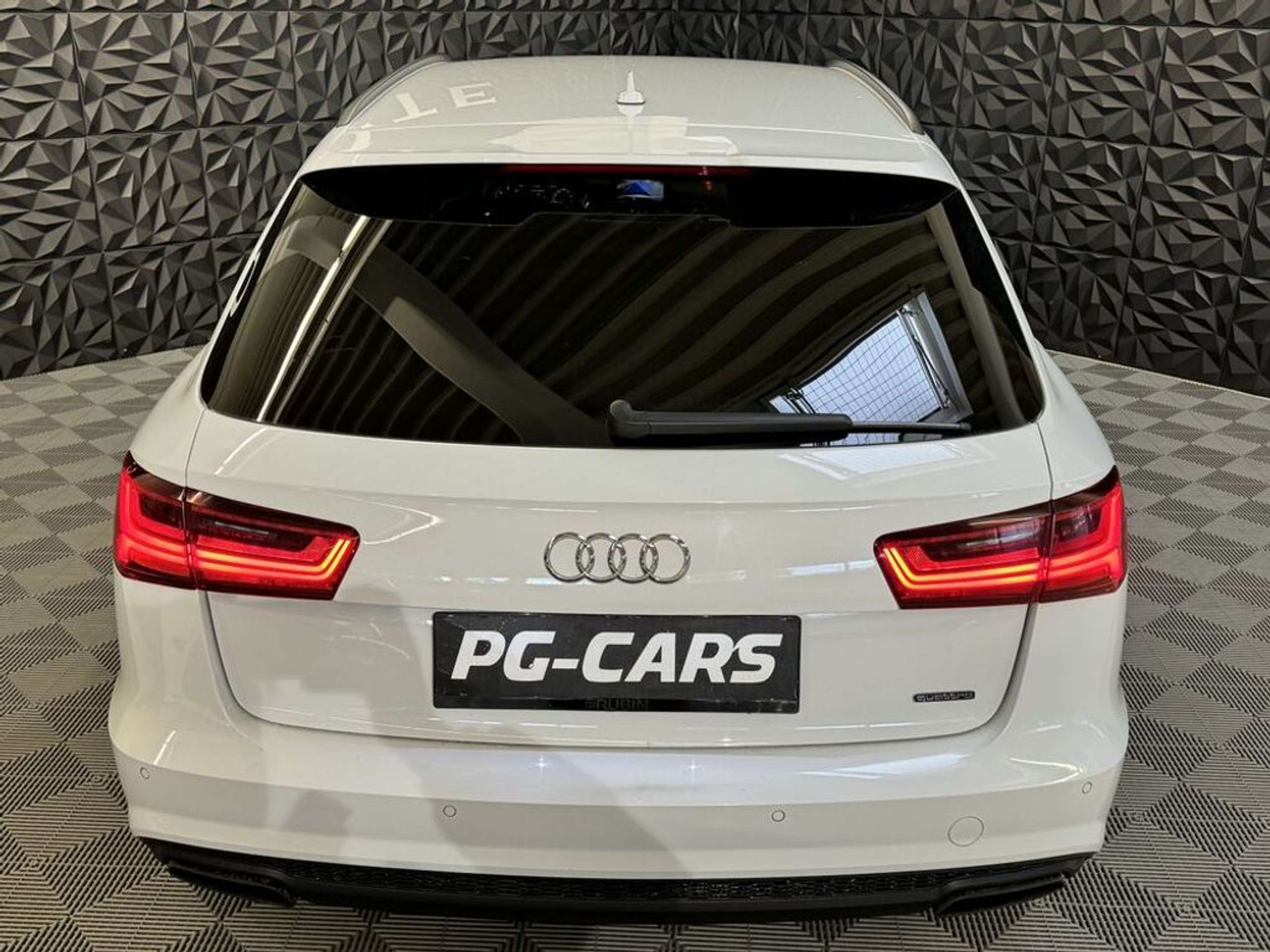 Audi - A6