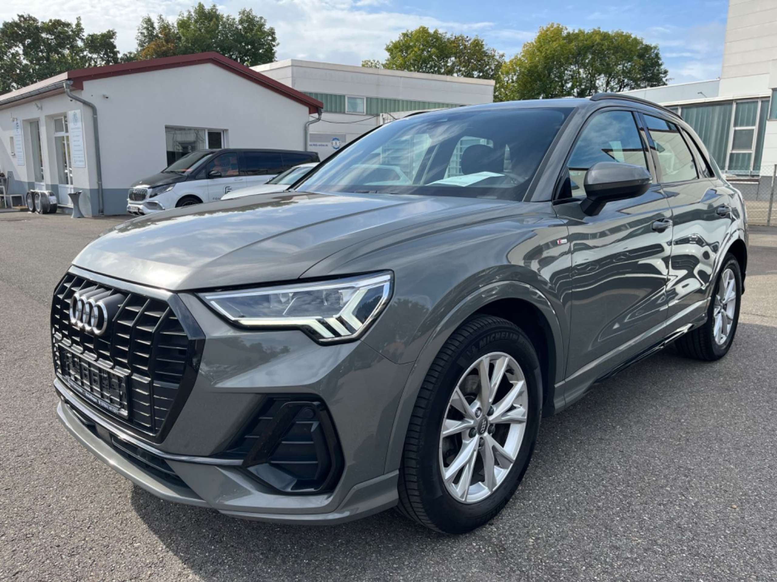 Audi - Q3