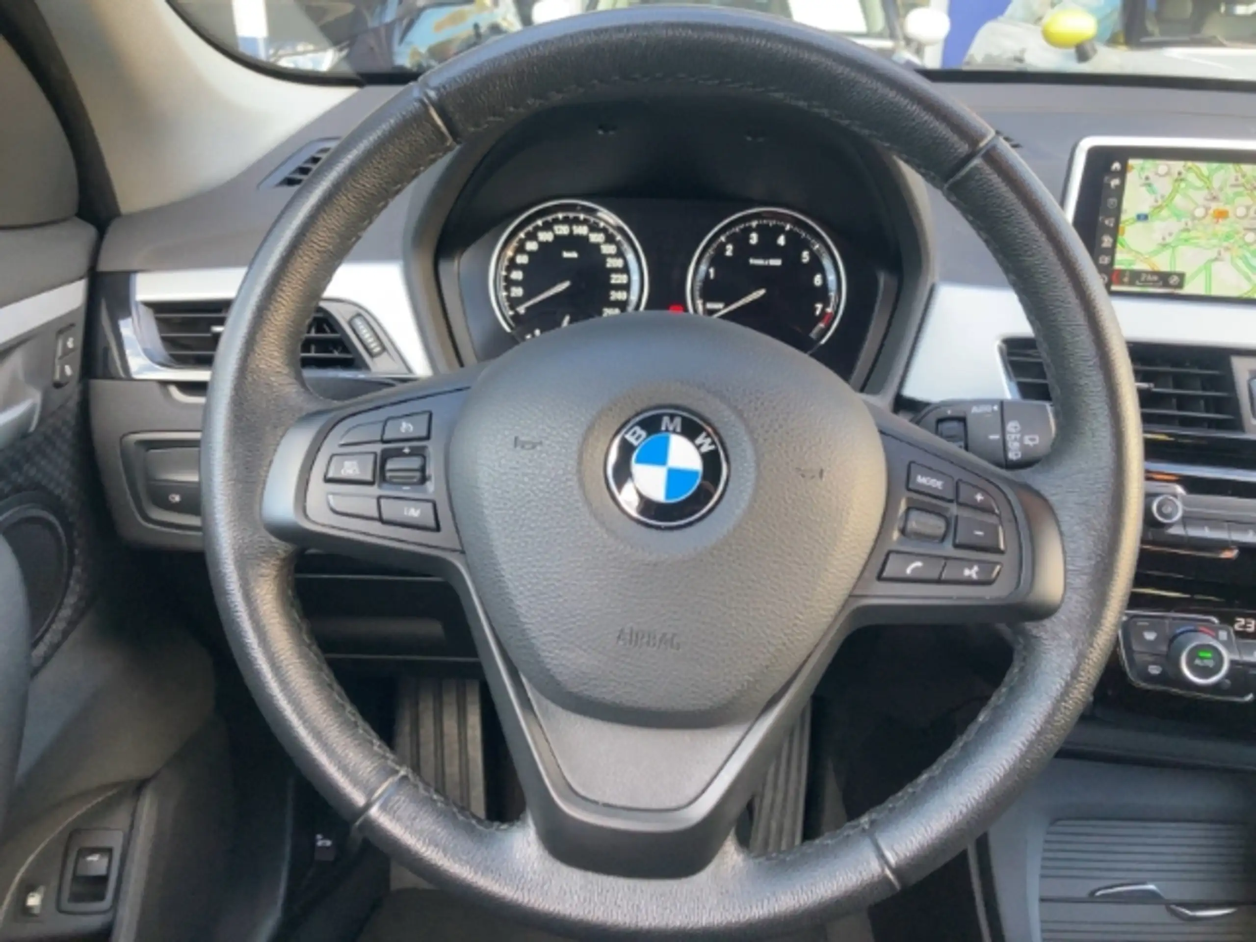 BMW - X1