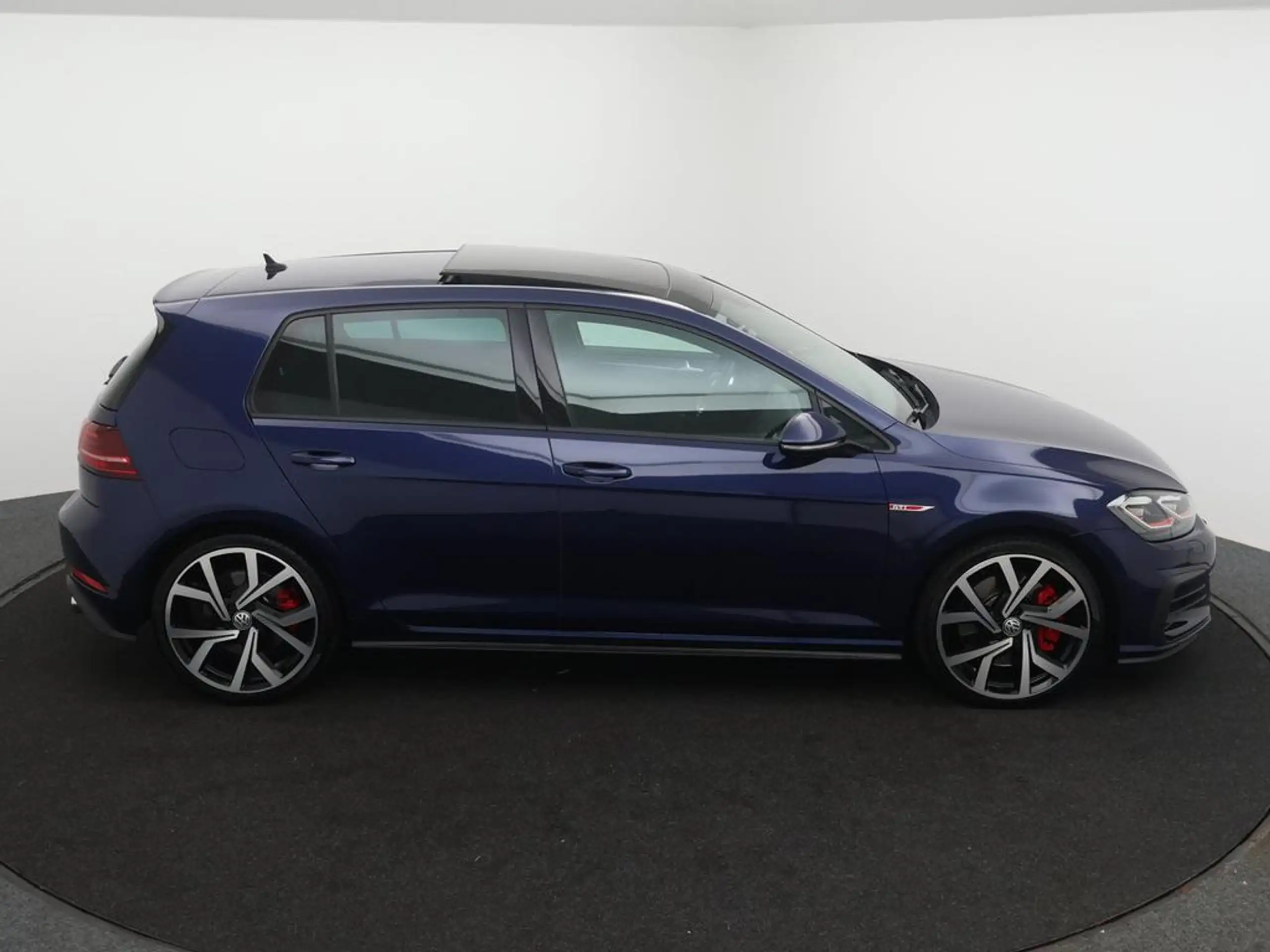 Volkswagen - Golf GTI