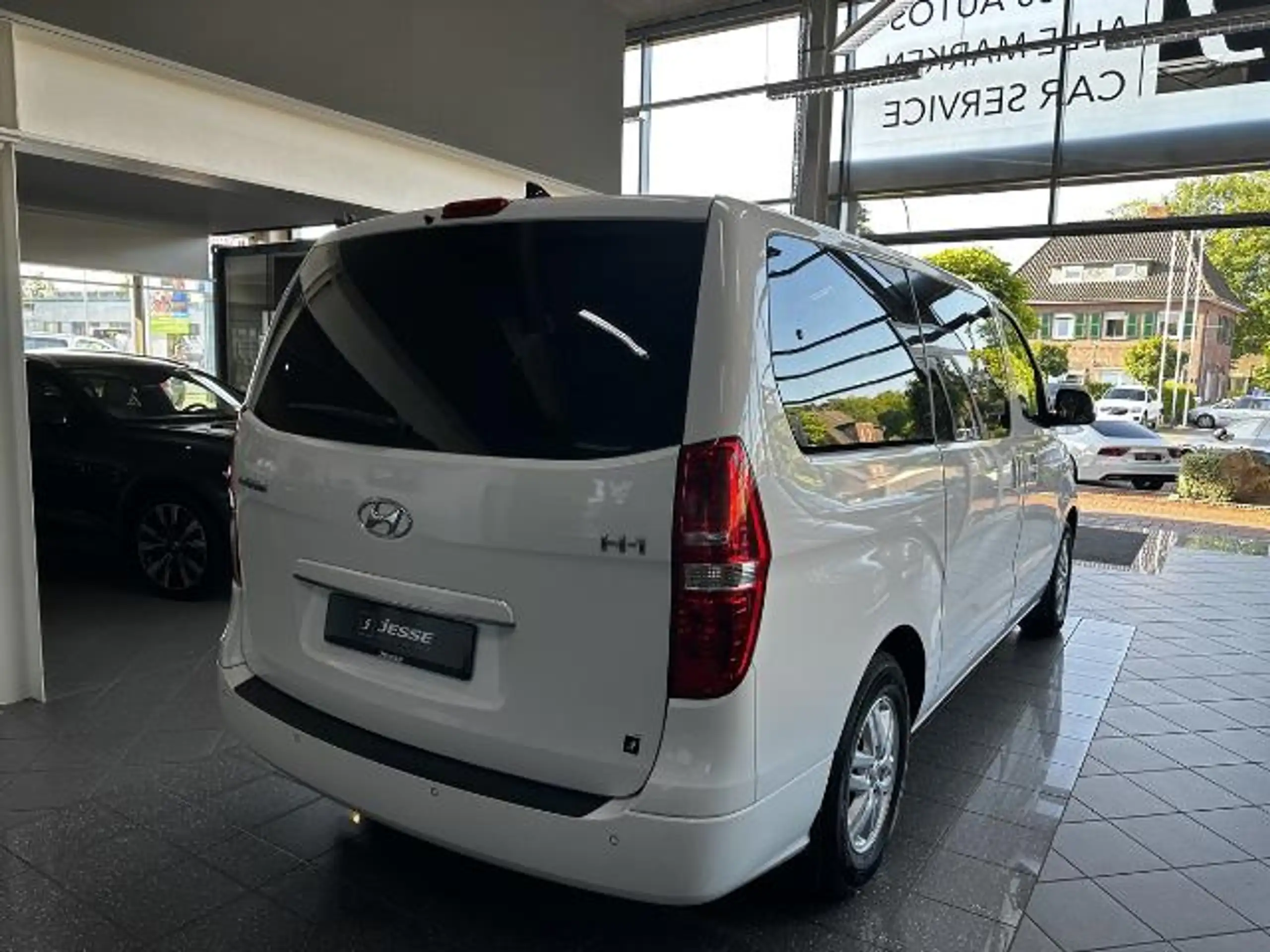 Hyundai - H-1