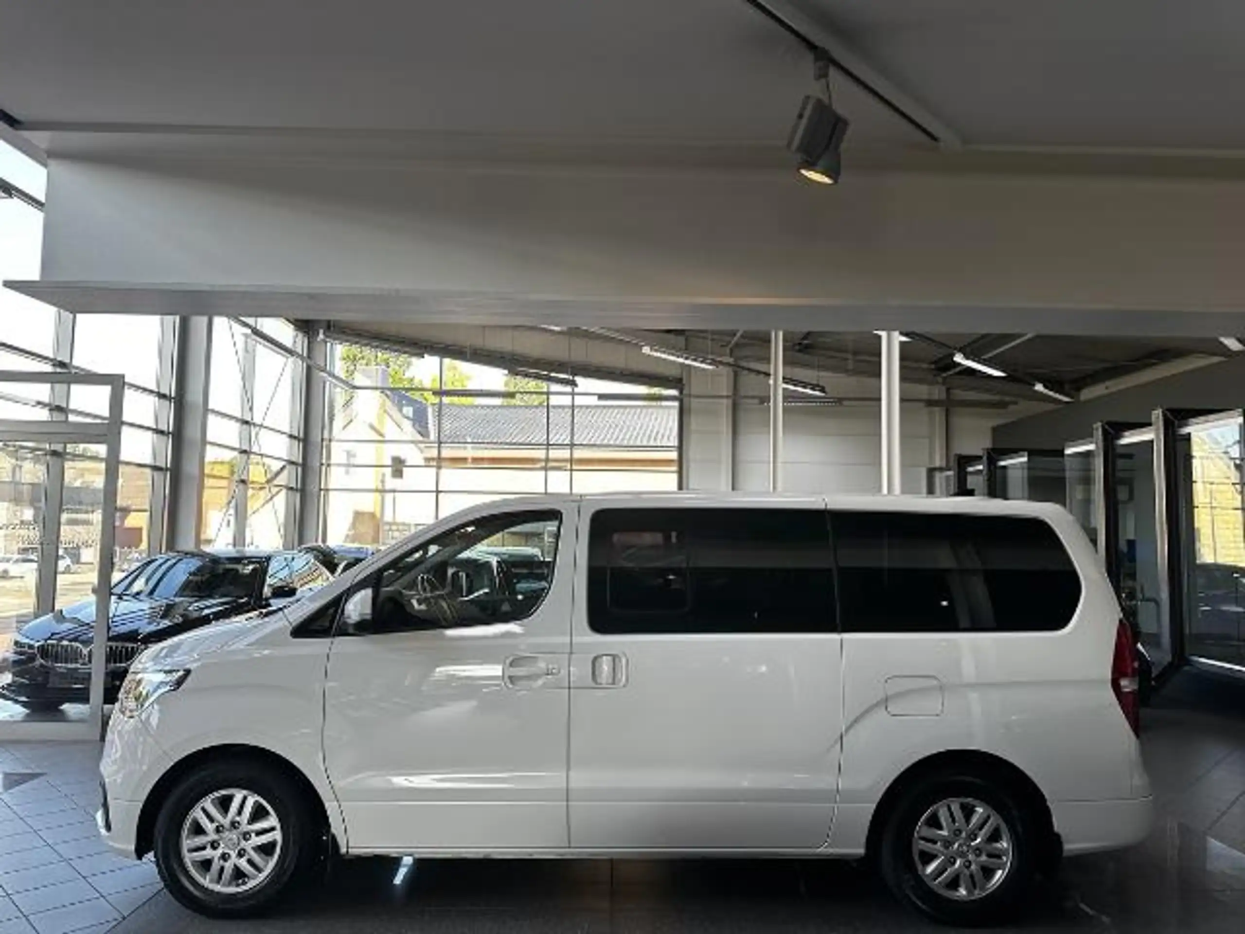 Hyundai - H-1