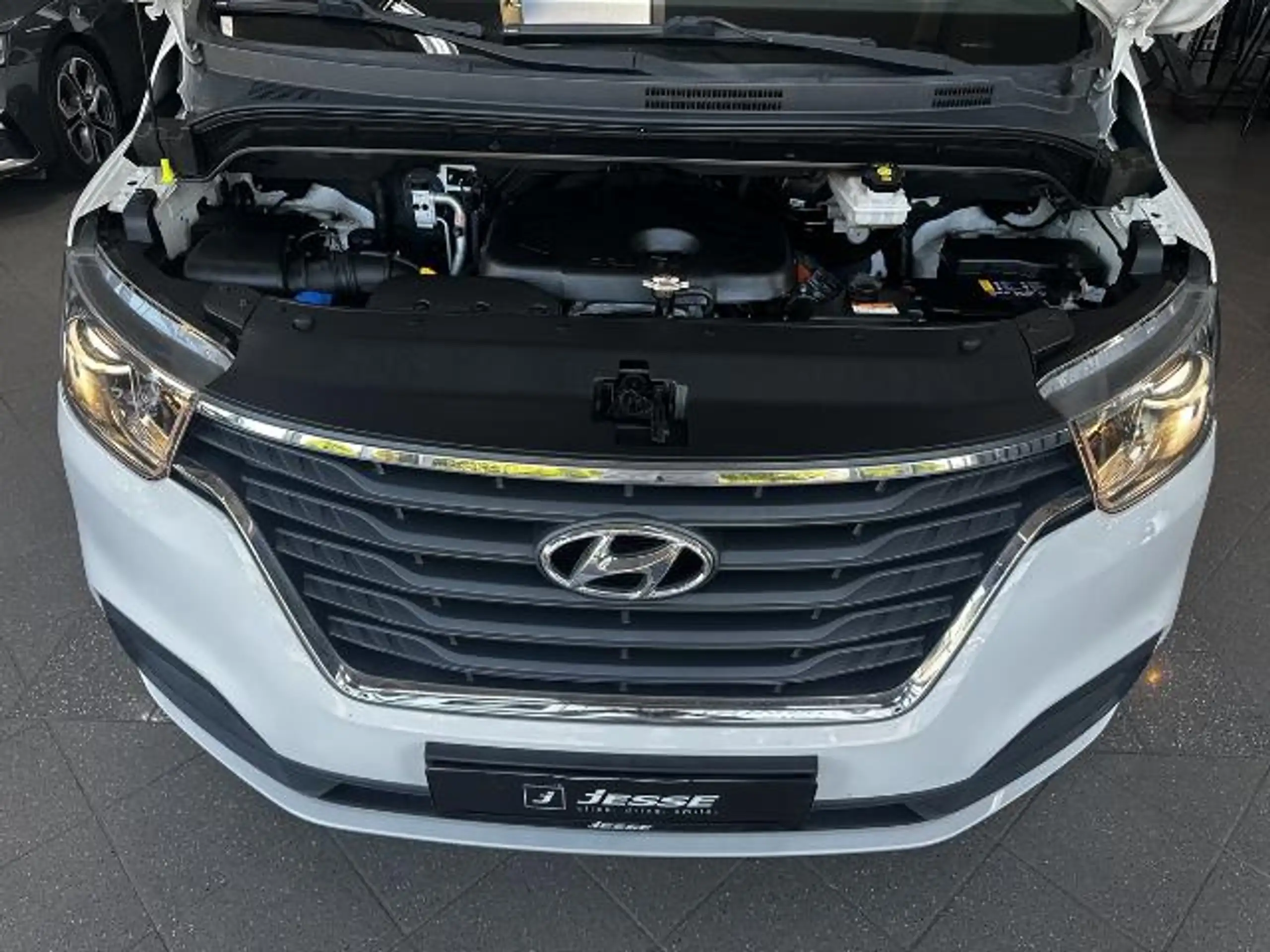 Hyundai - H-1