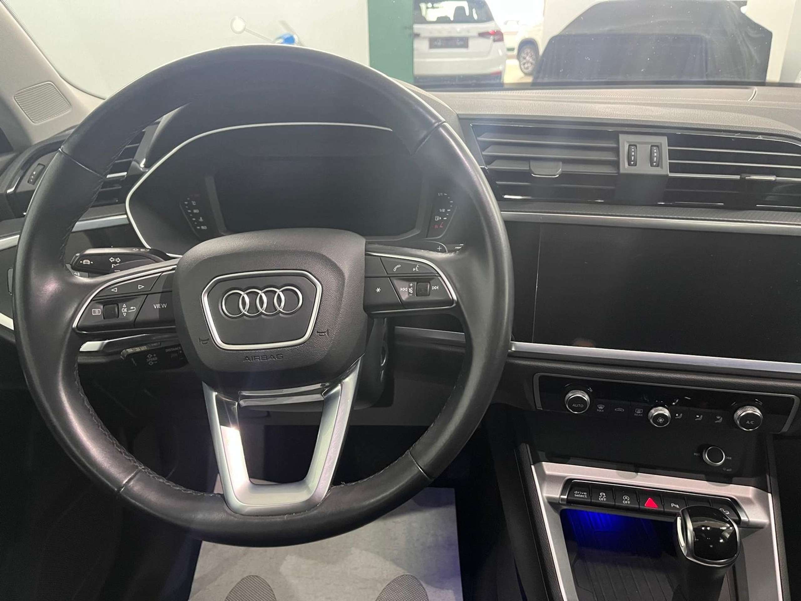 Audi - Q3