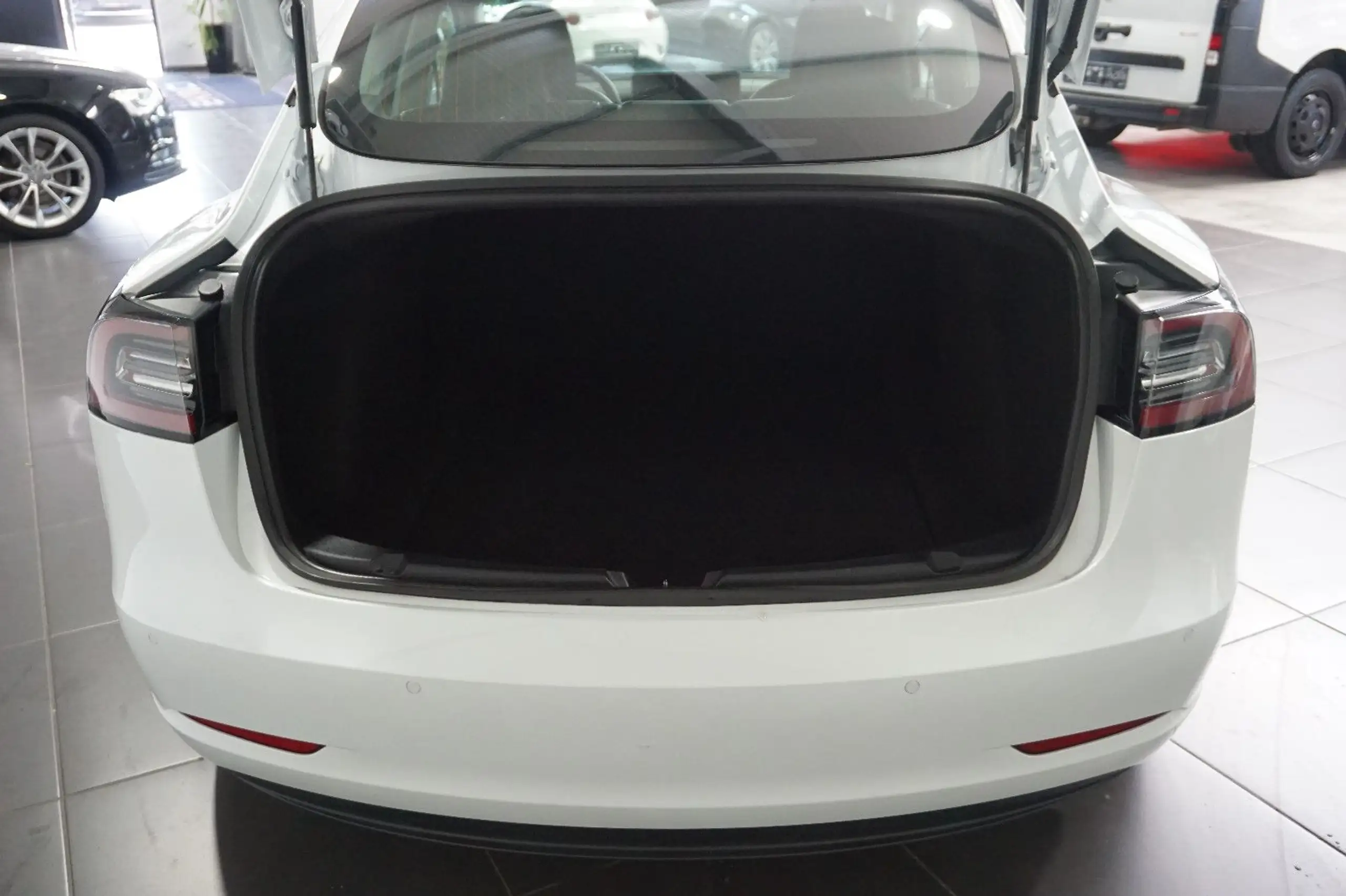 Tesla - Model 3