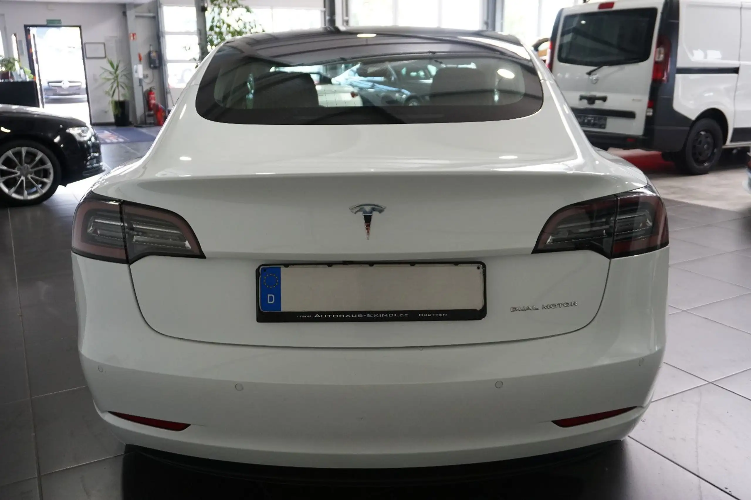 Tesla - Model 3