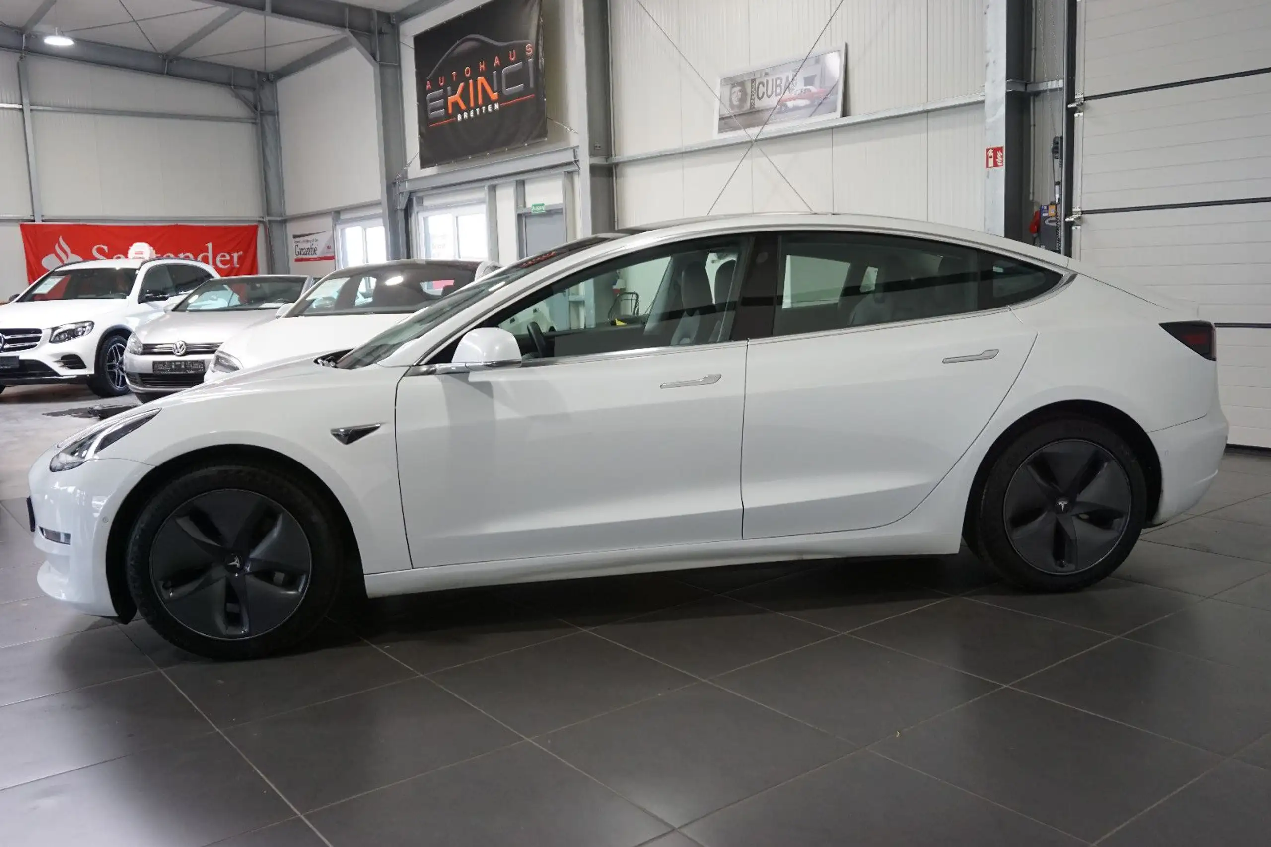 Tesla - Model 3