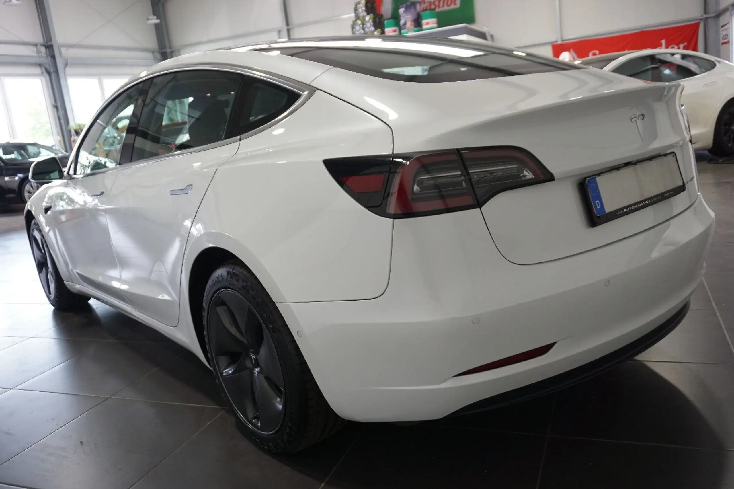 Tesla - Model 3