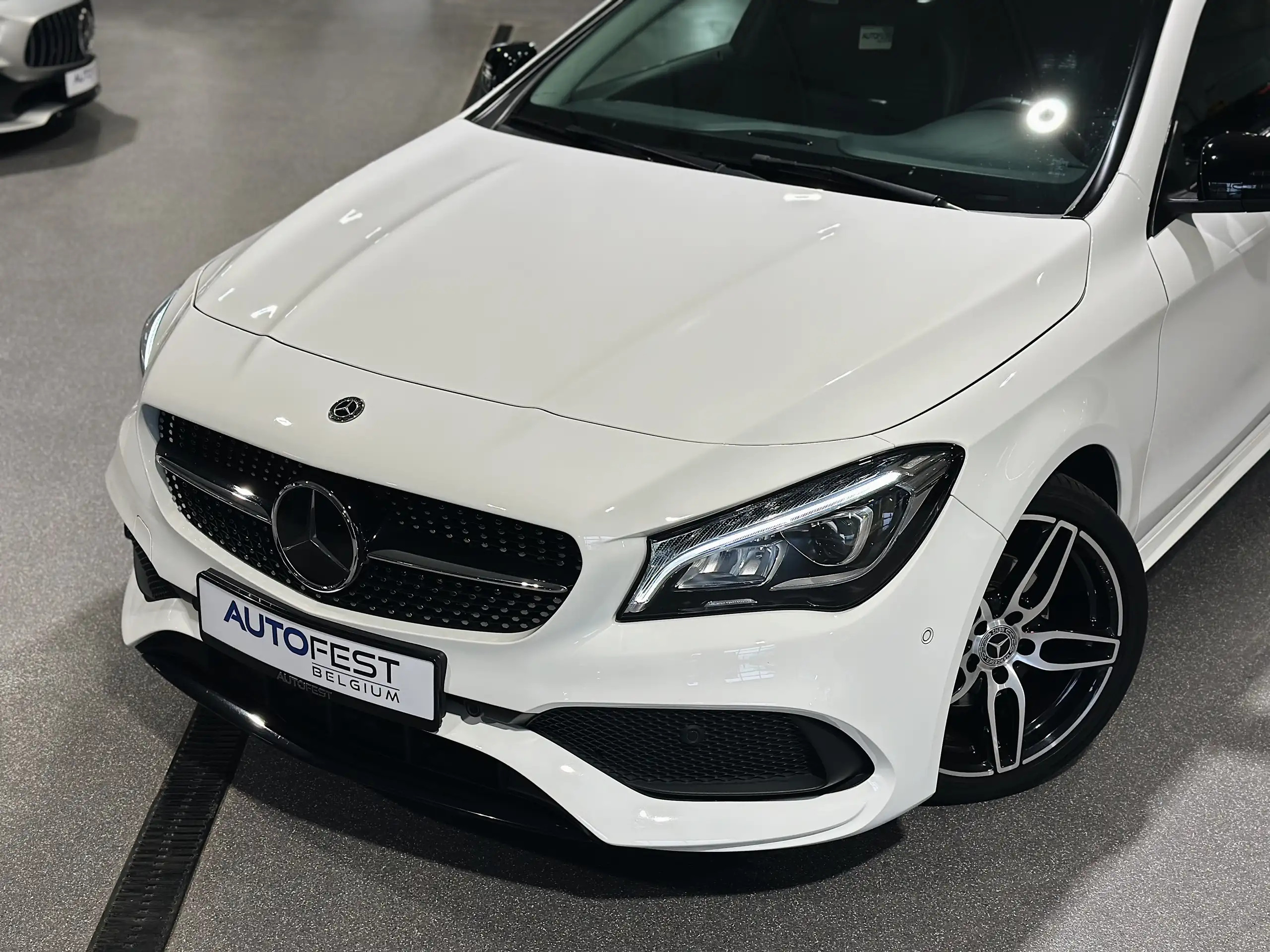 Mercedes-Benz - CLA 180