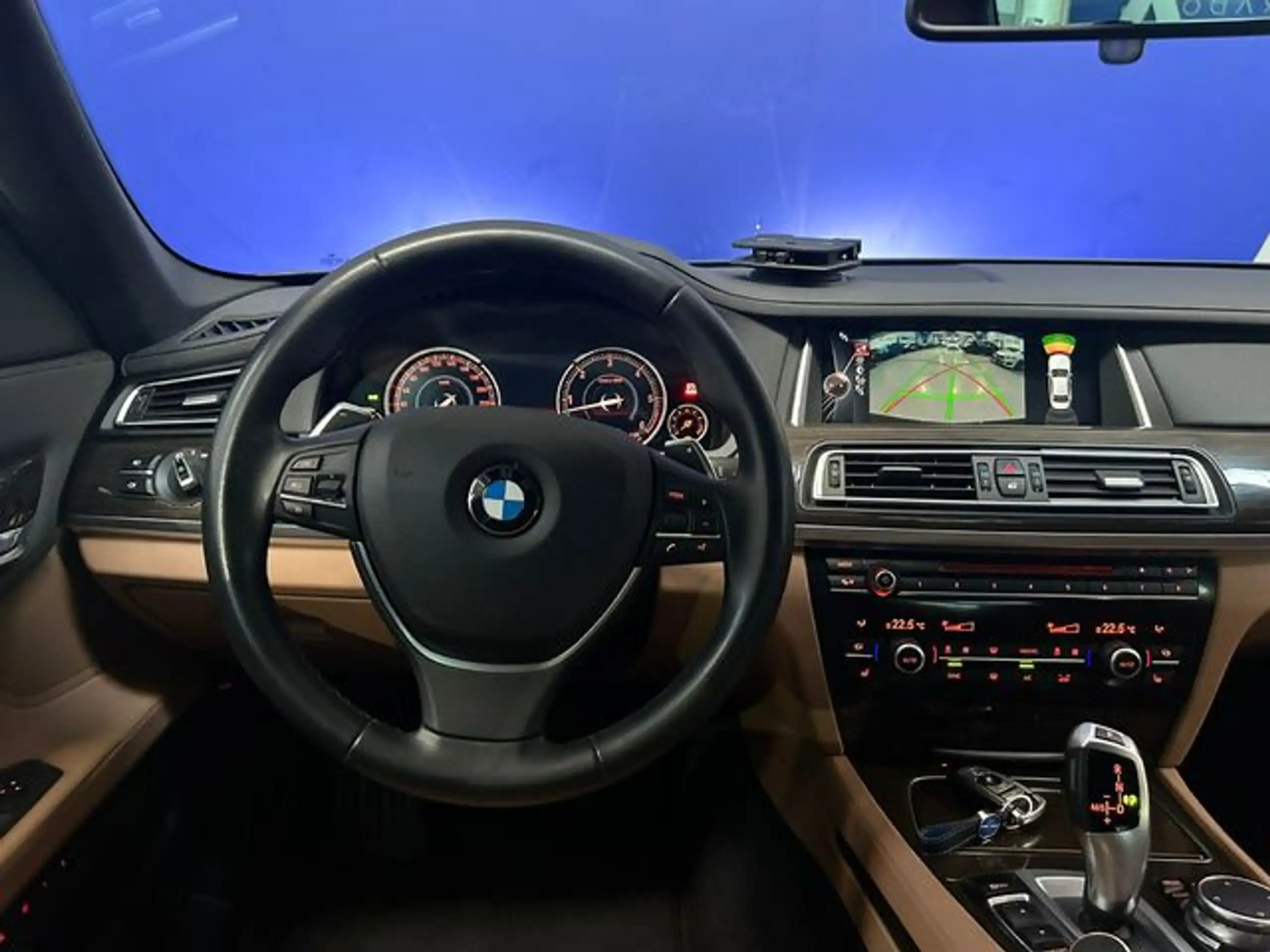 BMW - 740