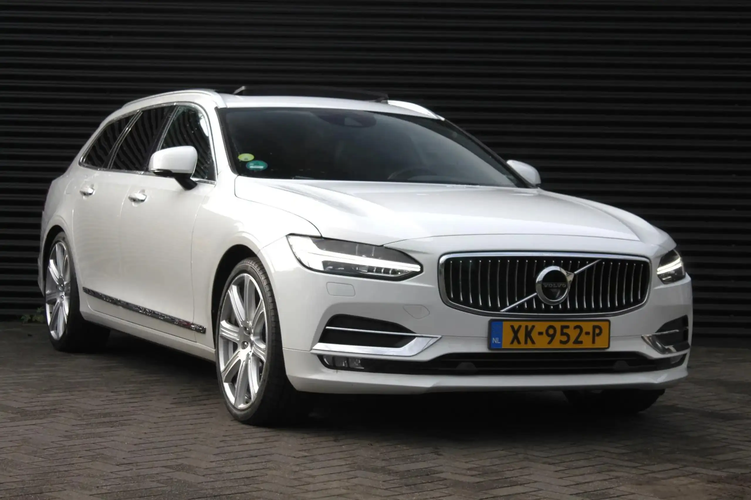 Volvo - V90