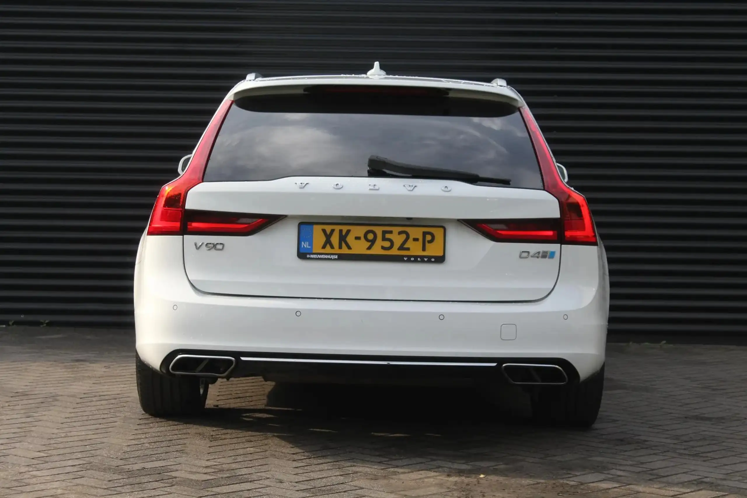 Volvo - V90