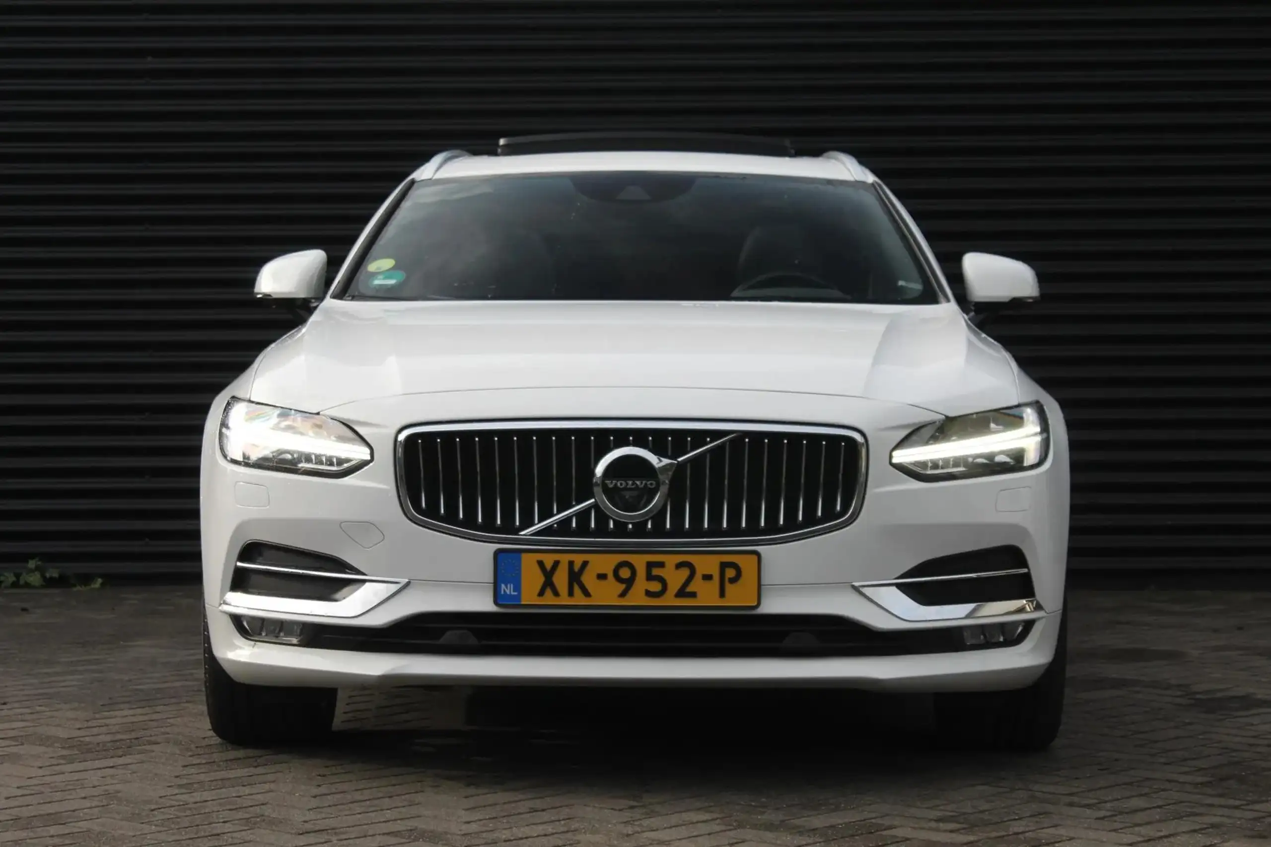 Volvo - V90