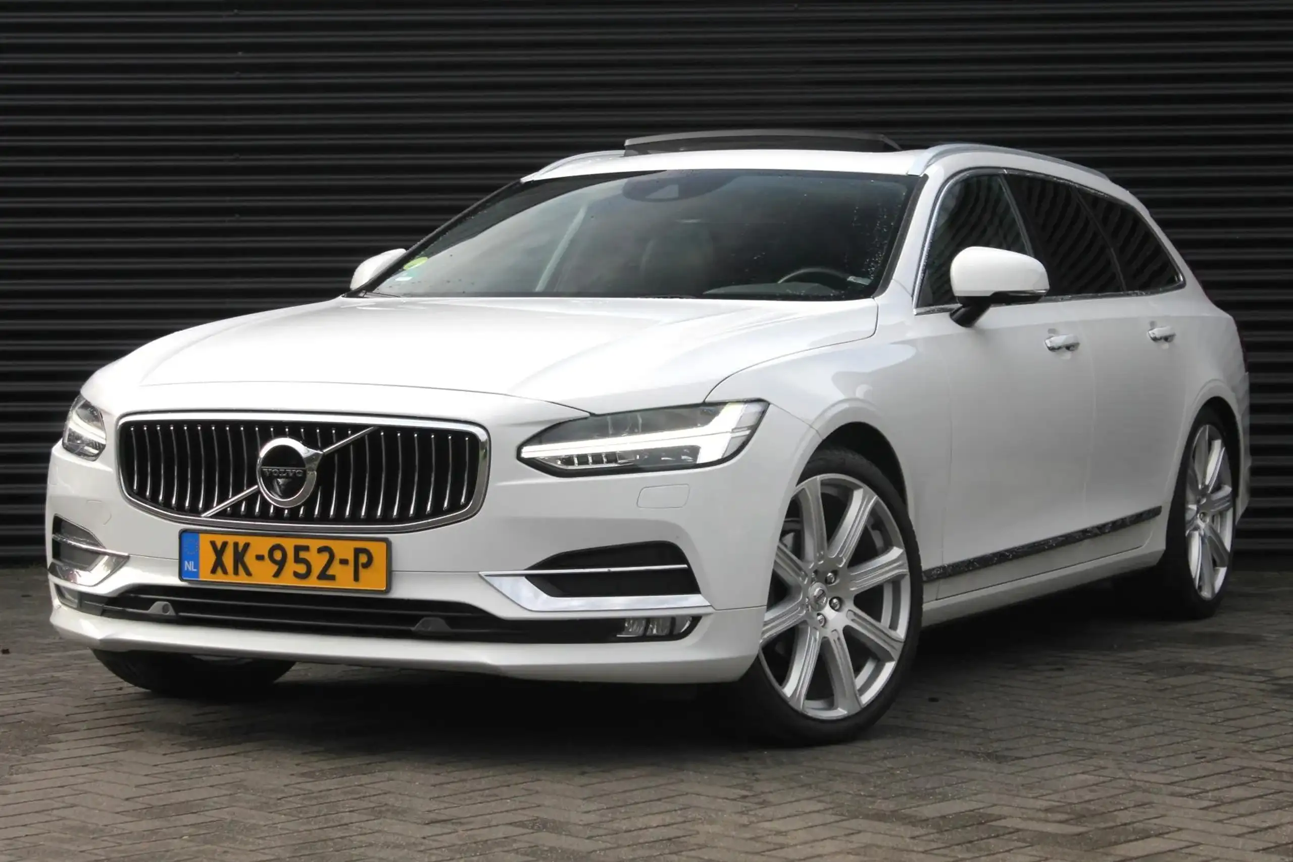 Volvo - V90