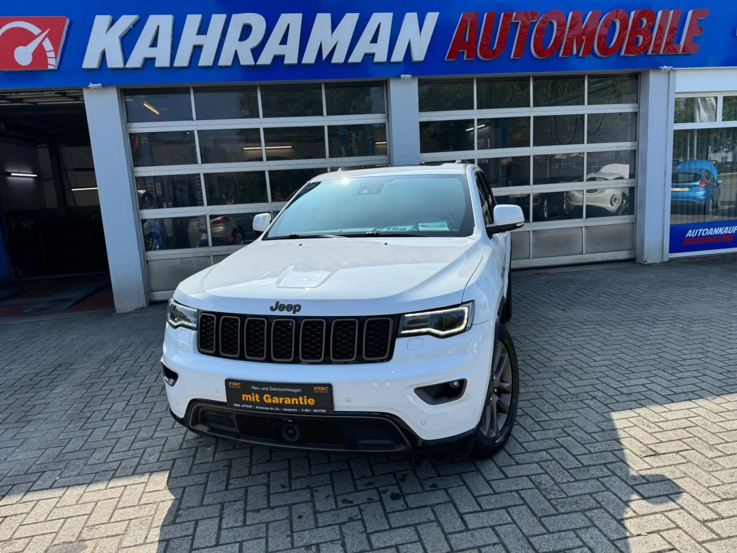 Jeep - Grand Cherokee