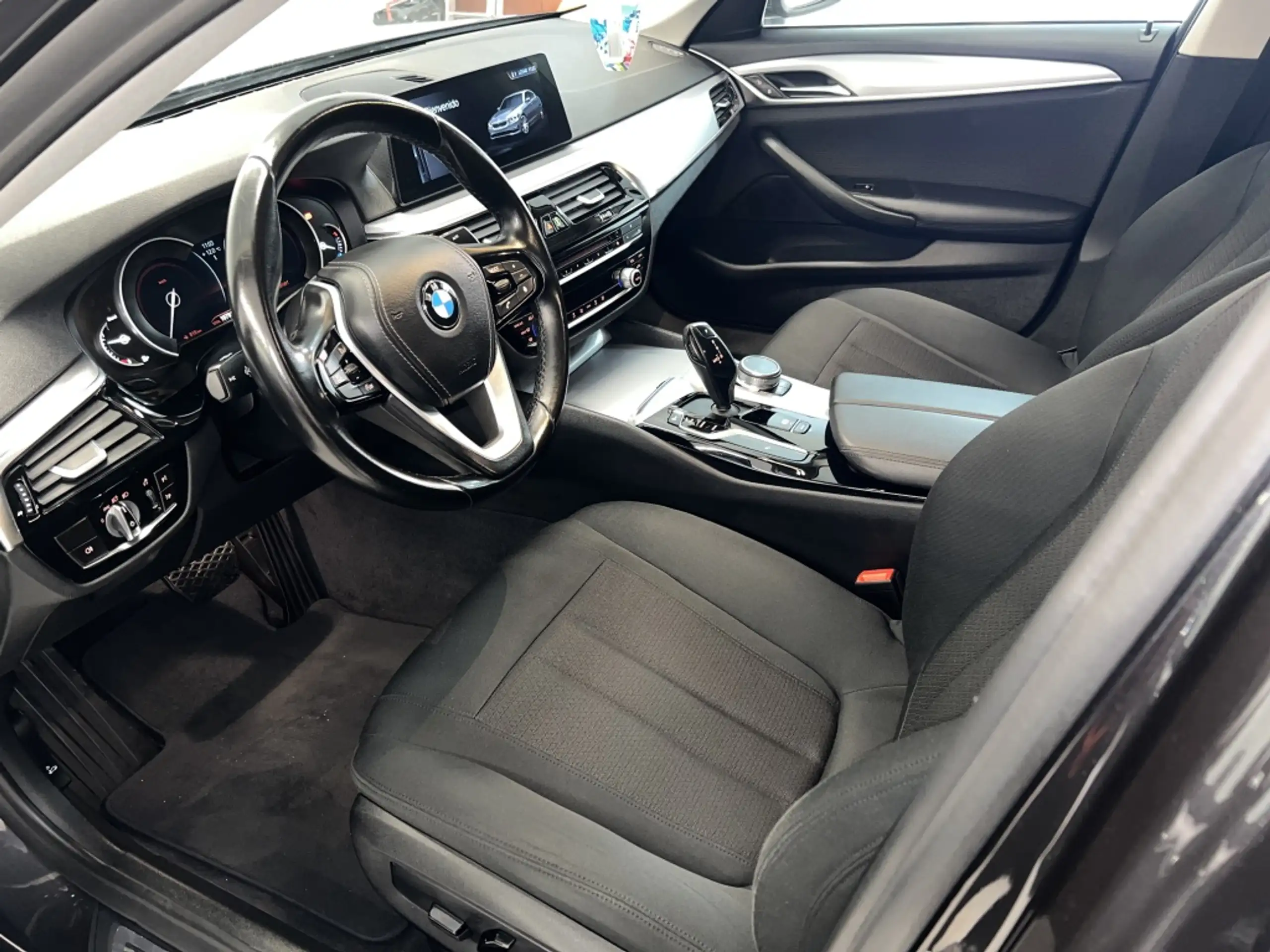 BMW - 520