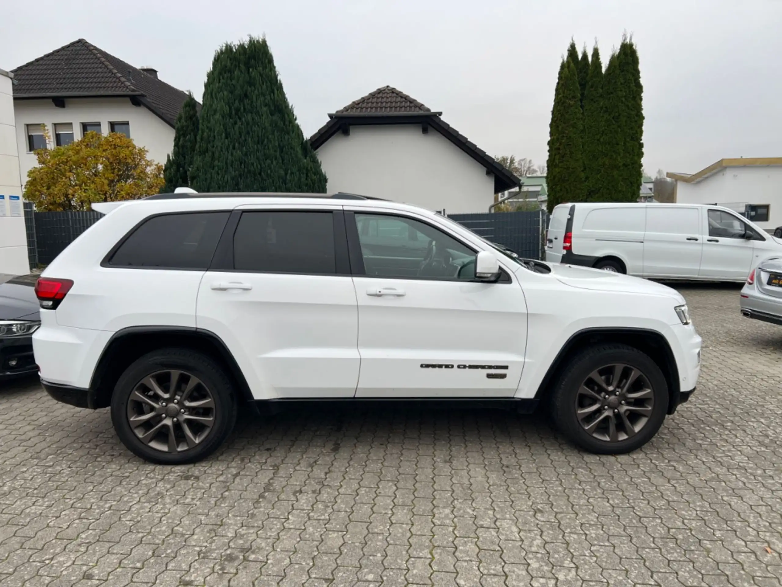 Jeep - Grand Cherokee