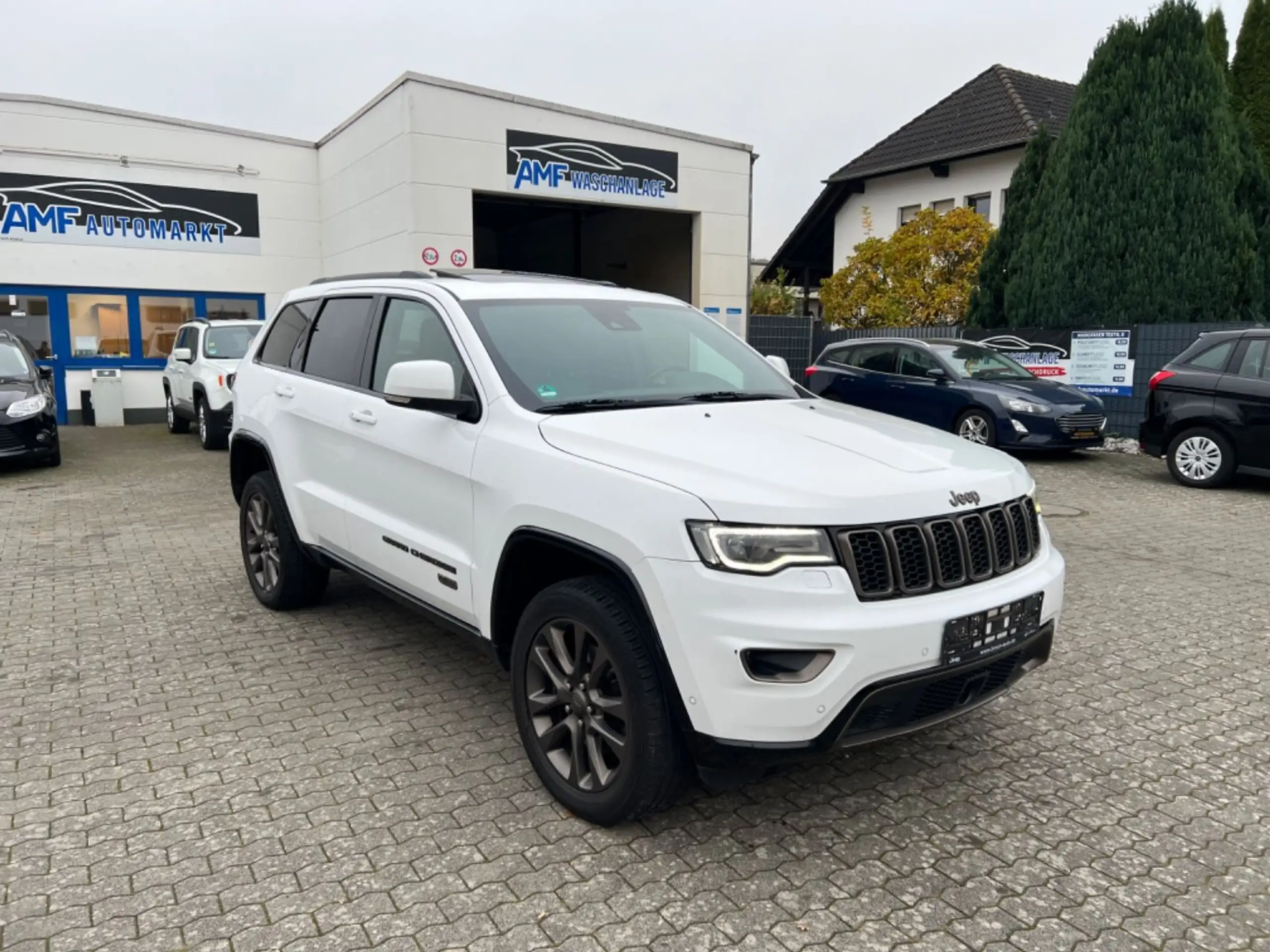 Jeep - Grand Cherokee