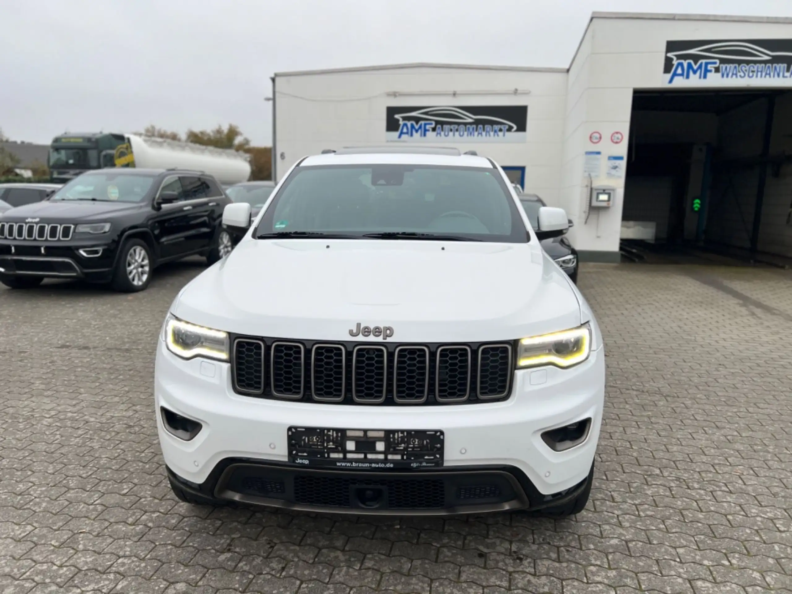 Jeep - Grand Cherokee