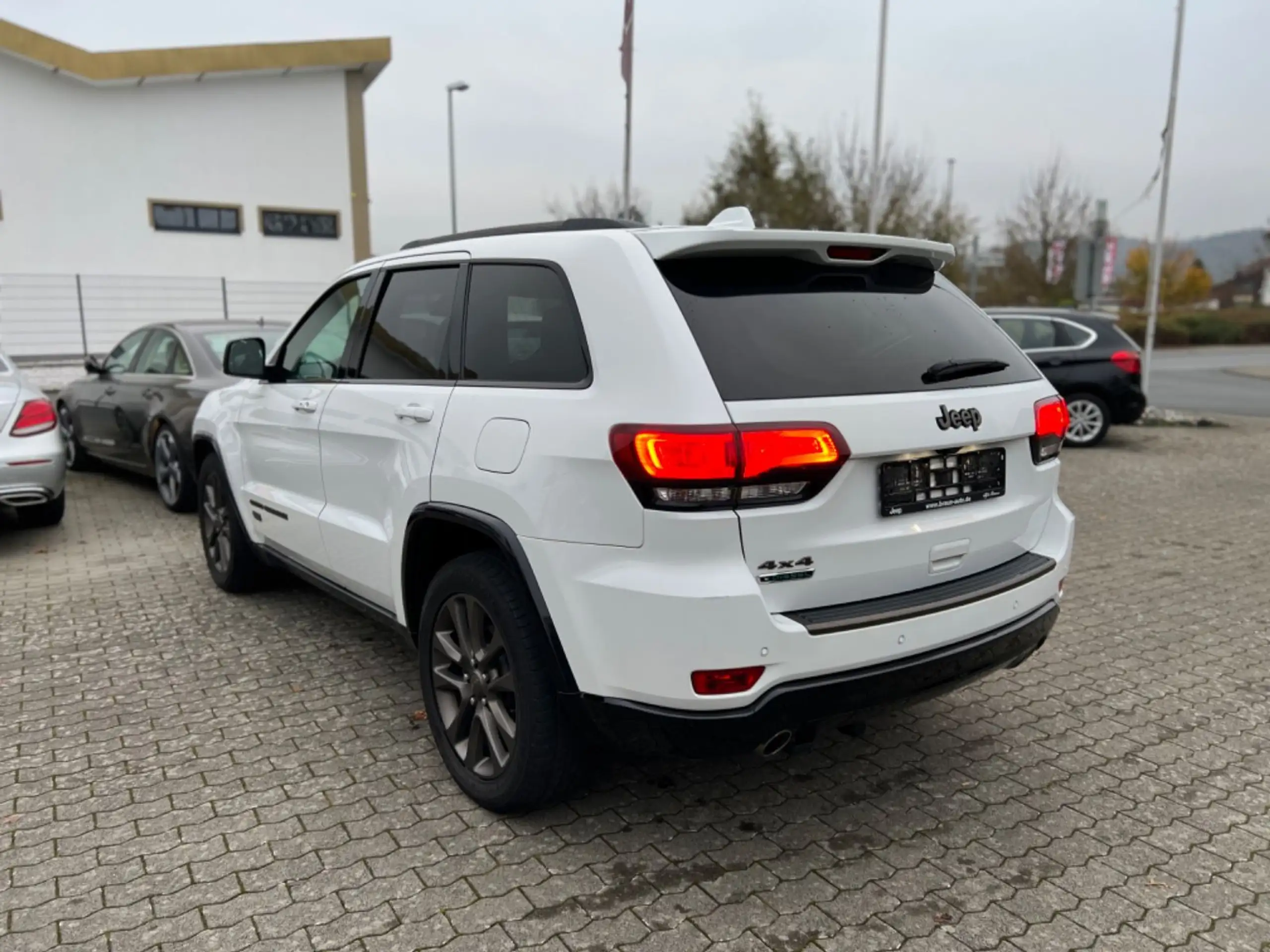 Jeep - Grand Cherokee