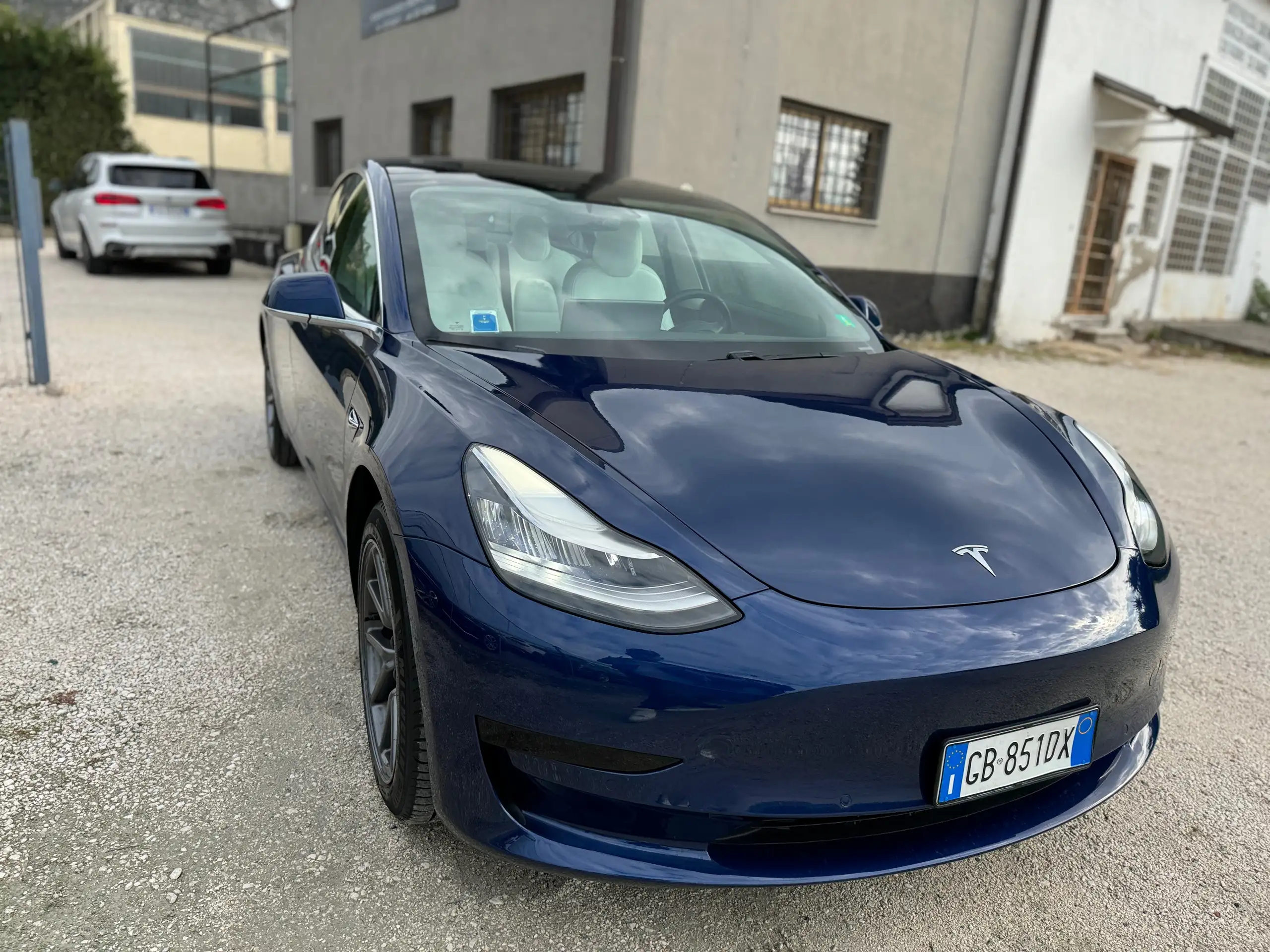 Tesla - Model 3