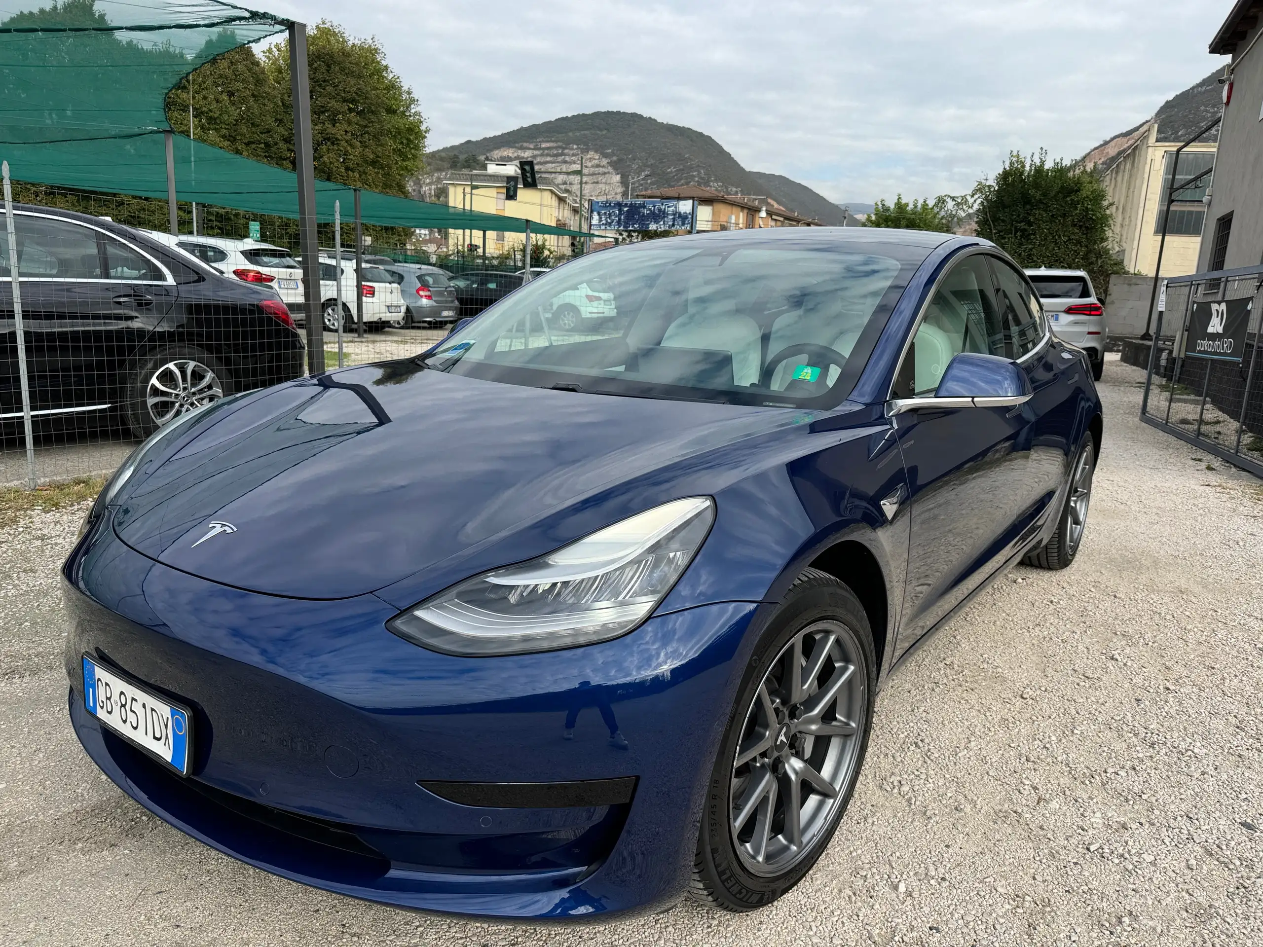 Tesla - Model 3