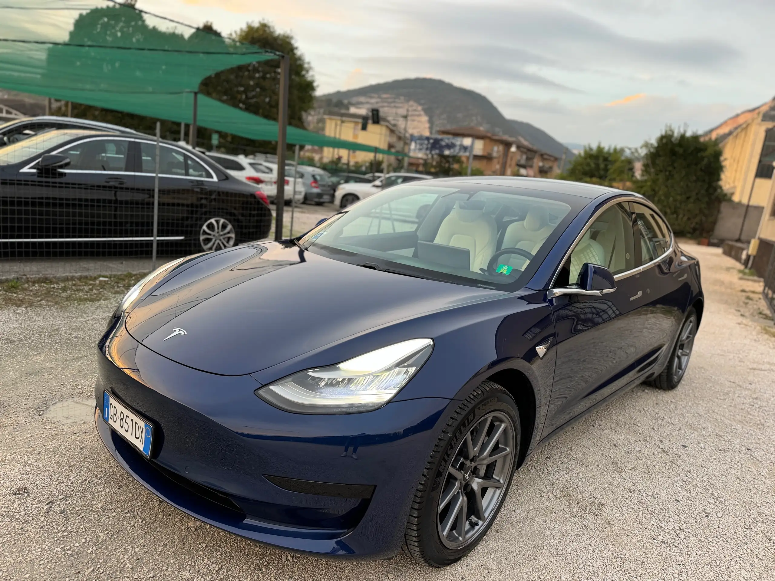 Tesla - Model 3