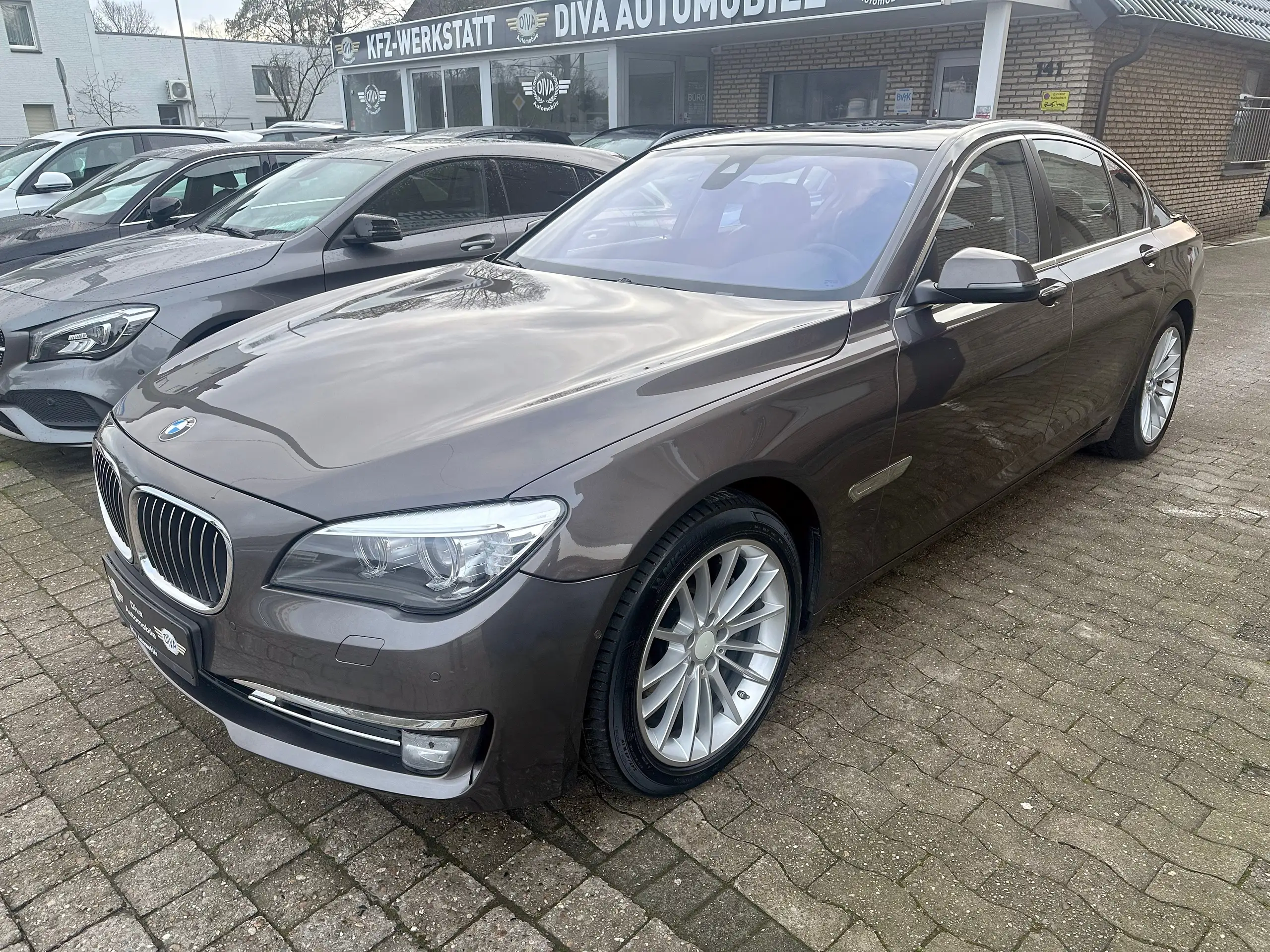 BMW - 740