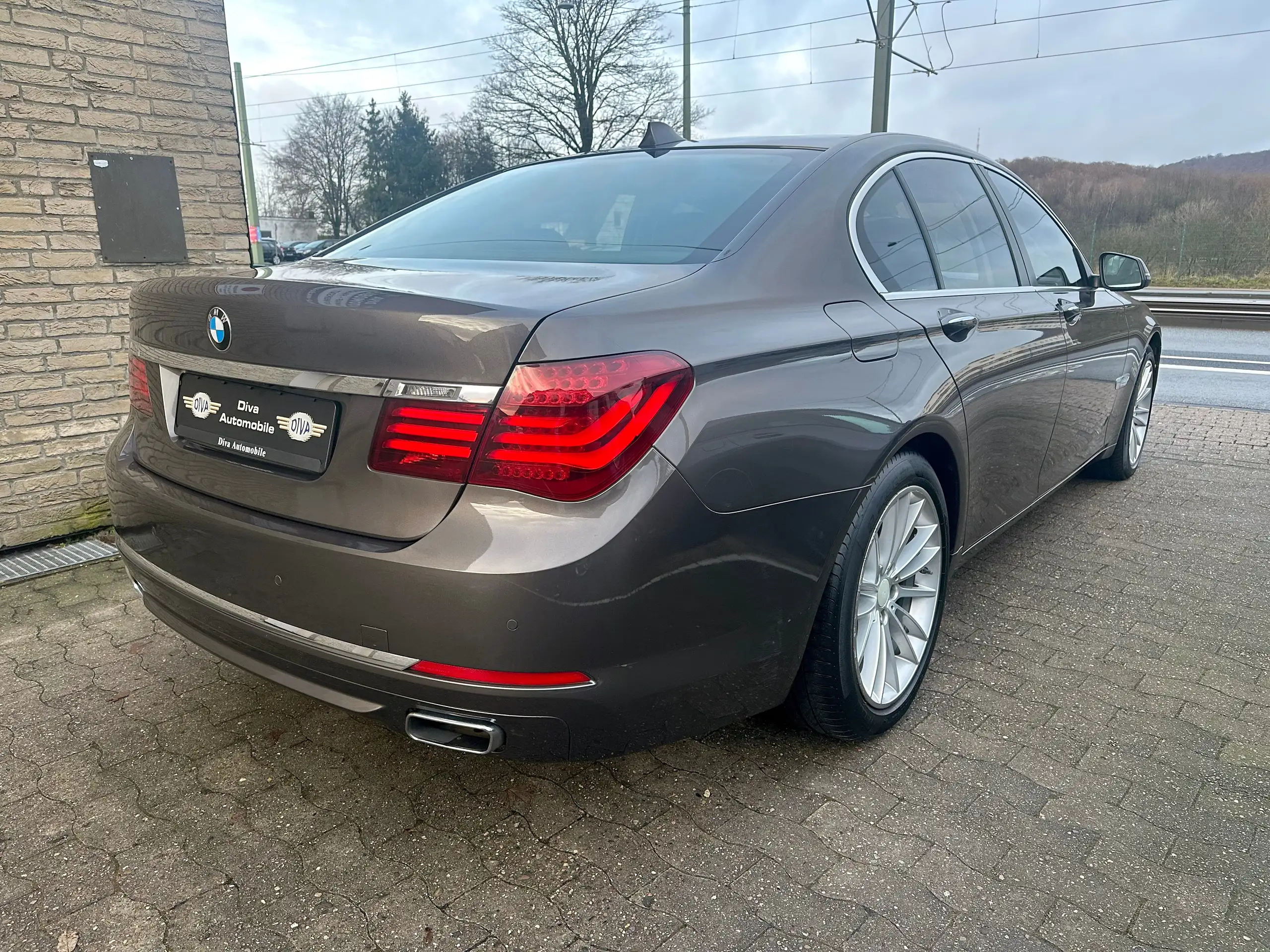 BMW - 740