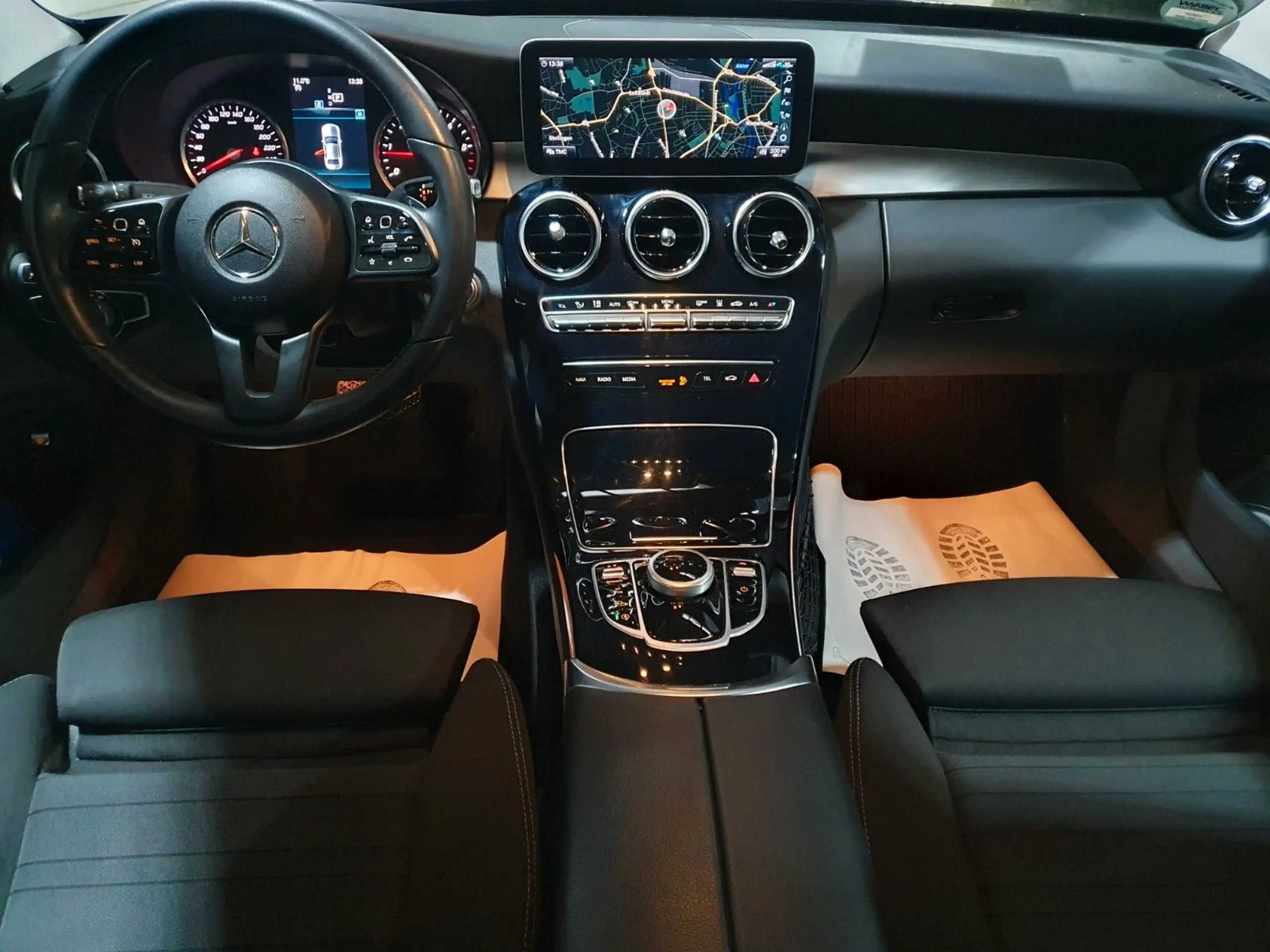 Mercedes-Benz - C 220