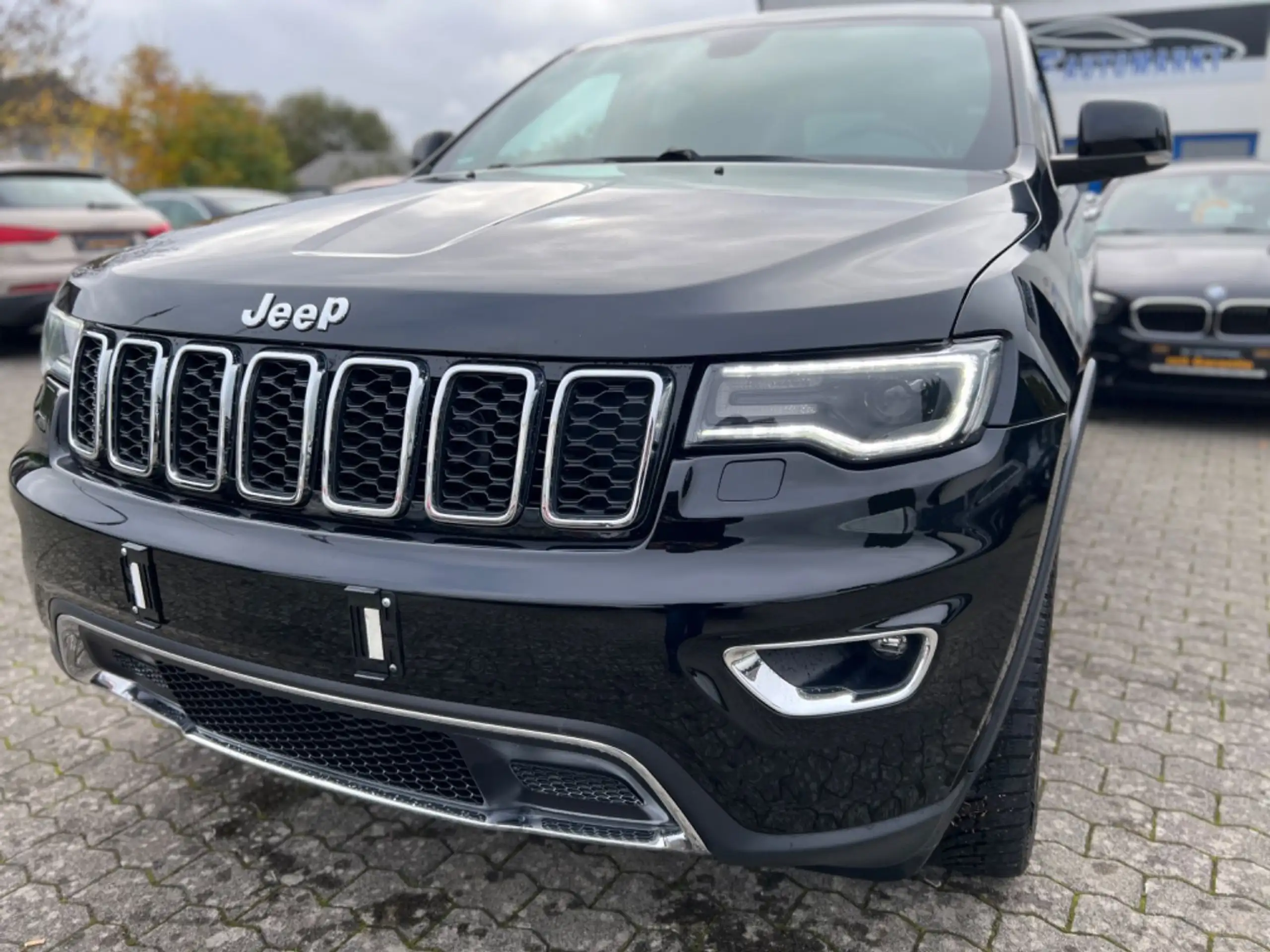 Jeep - Grand Cherokee